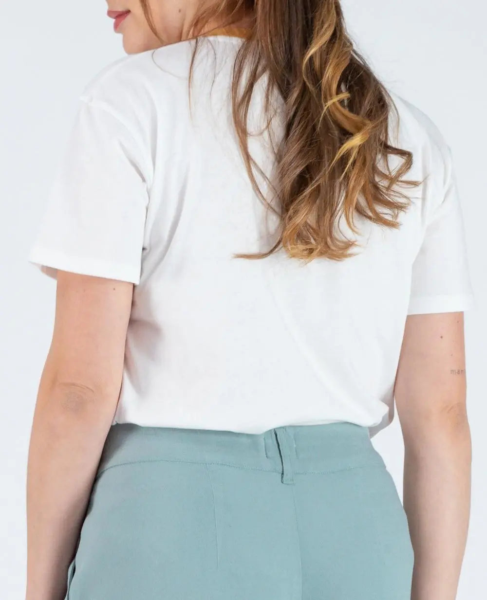 cache-c-ur-love-is-all-t-shirt-de-grossesse-coton-bio-ivoire image 2