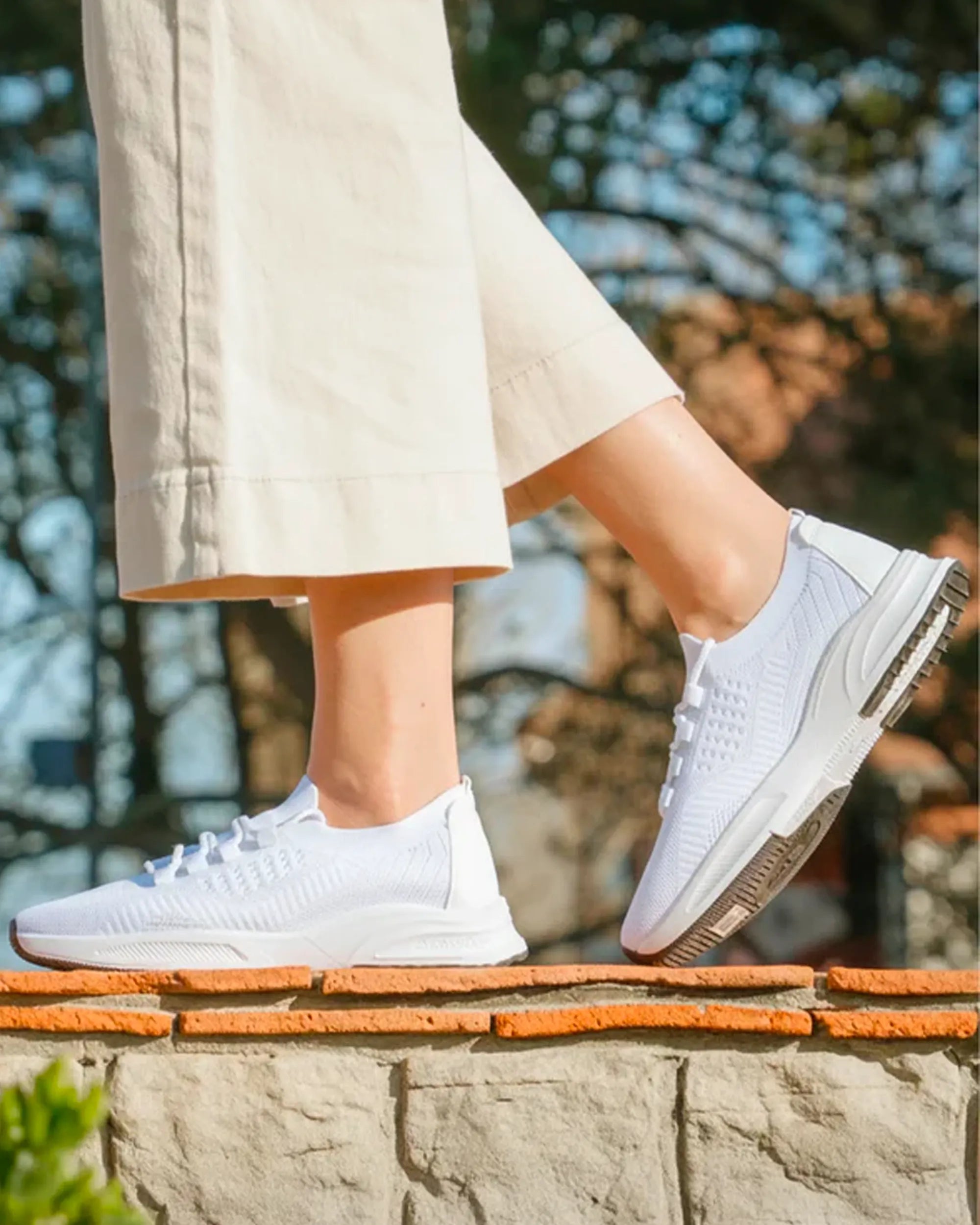 isotoner-baskets-confort-femme-slip-on-lacets-blanc image 2