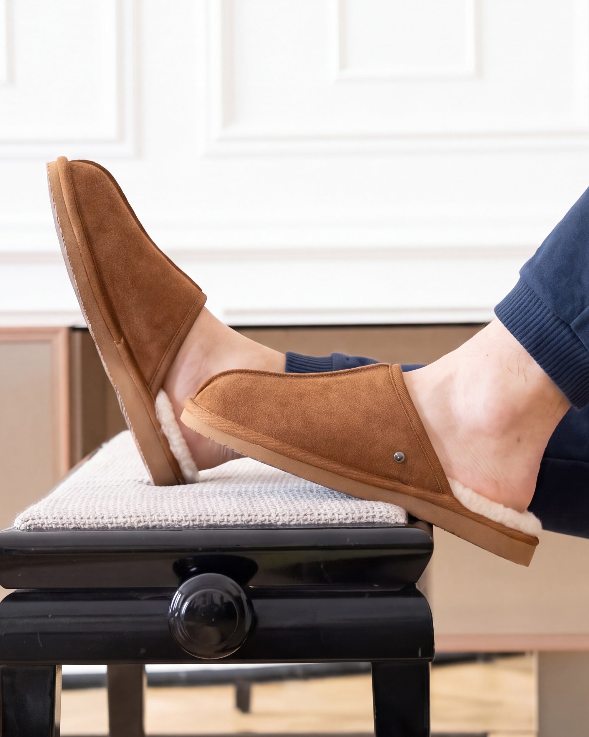 isotoner-chaussons-mules-homme-cuir-camel-fourr-es image 2