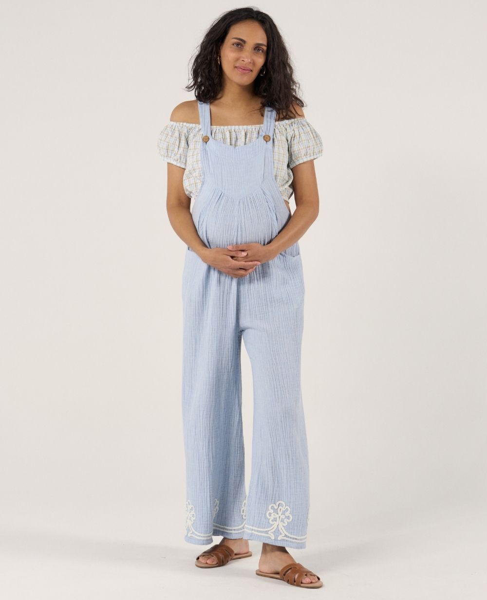 cache-c-ur-yael-salopette-de-maternit-broderie-bleu image 3