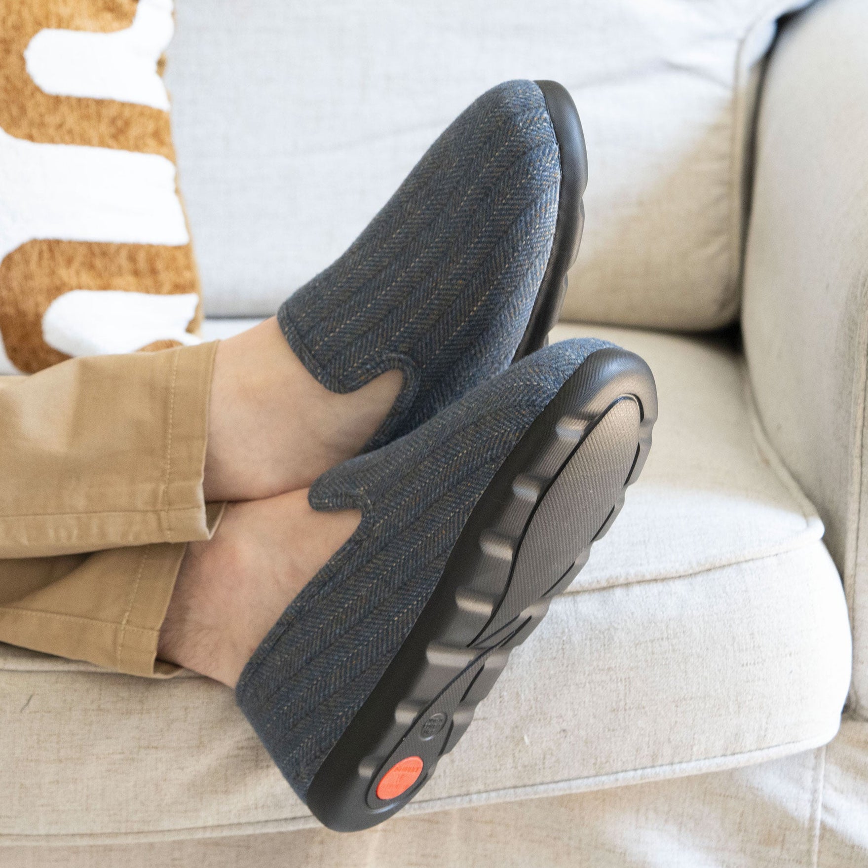 isotoner-chaussons-charentaises-homme-chevrons-bleus image 2