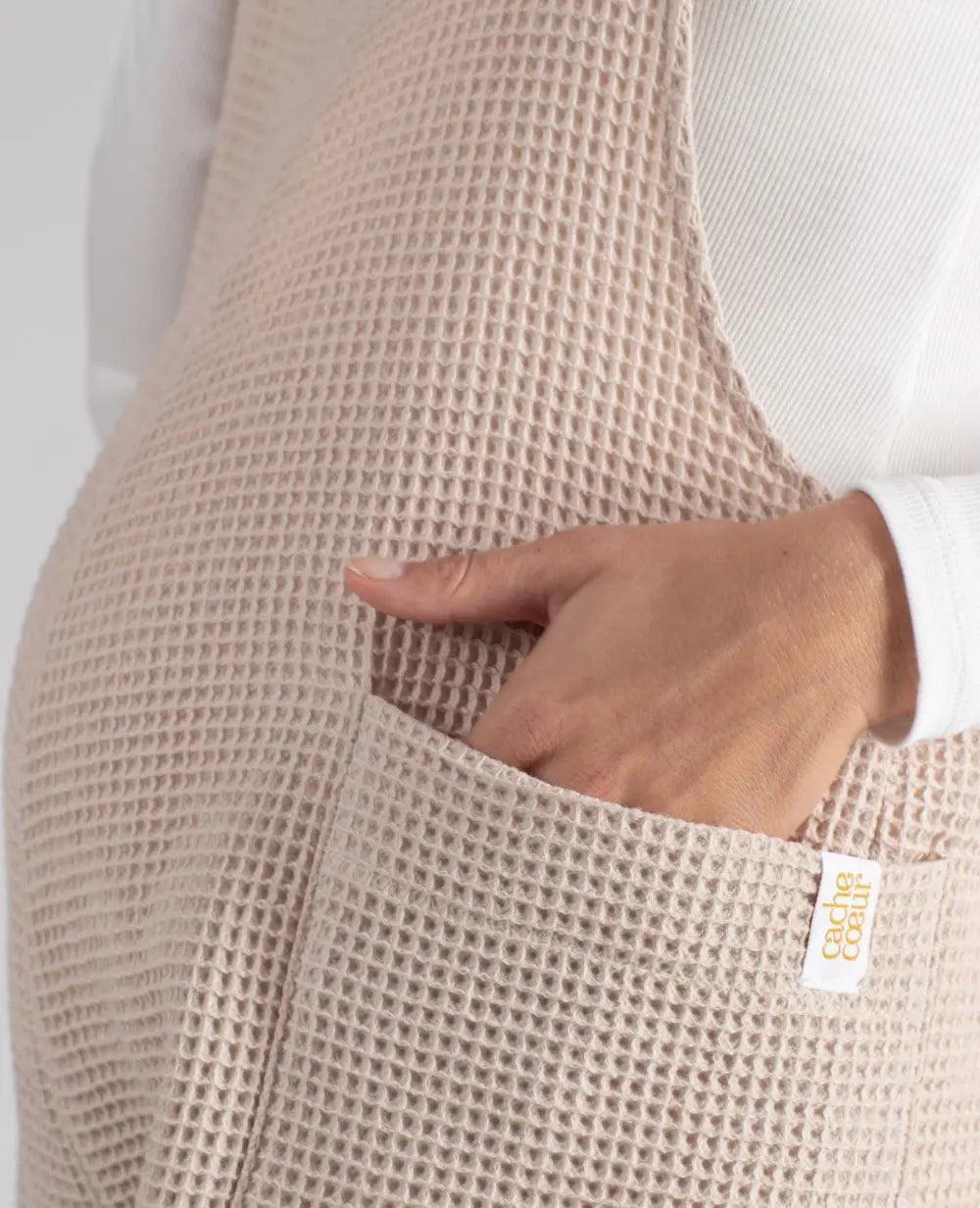 cache-c-ur-salopette-de-maternit-et-allaitement-maya-beige image 6
