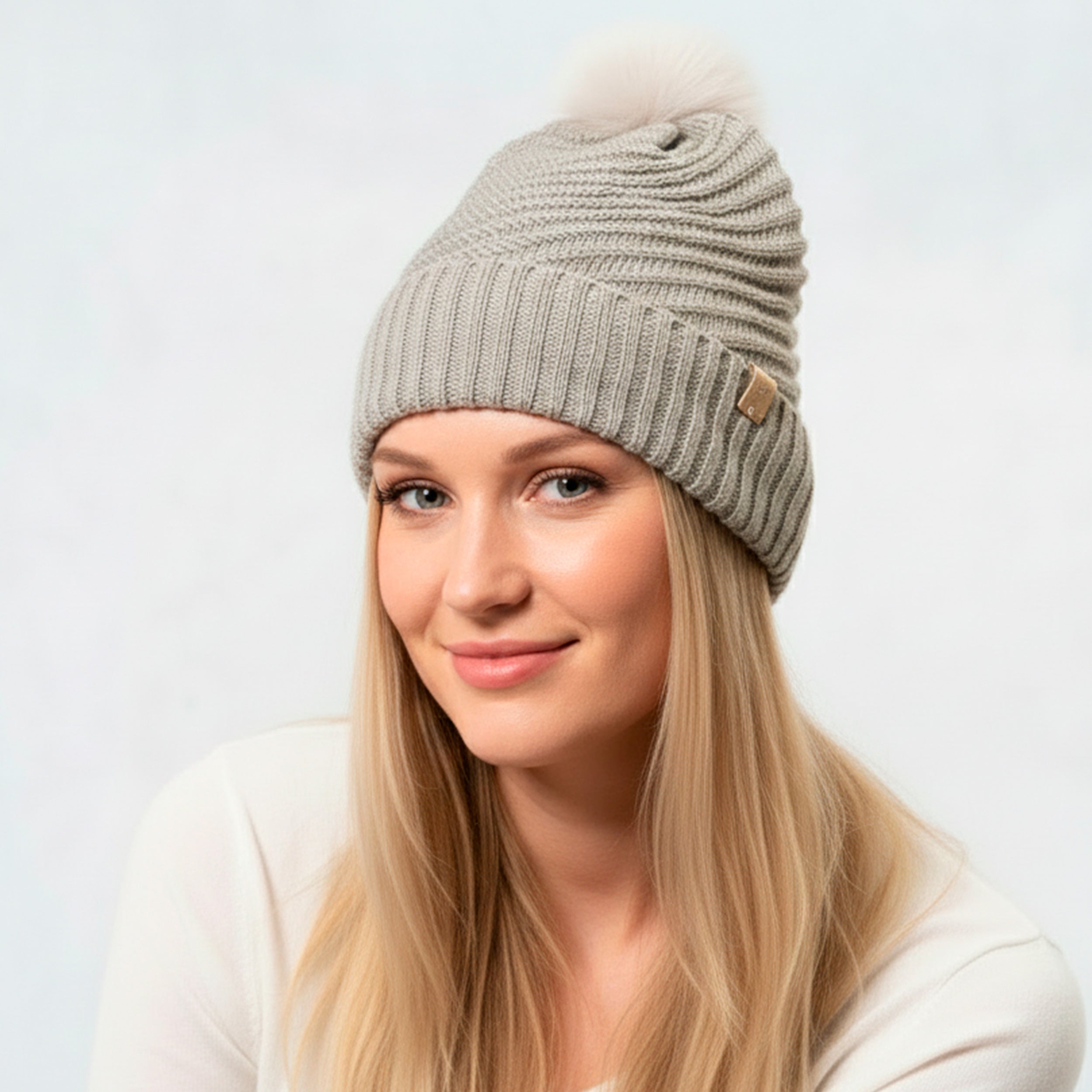 isotoner-bonnet-maille-femme-bronze-recycl-e-pompon image 2