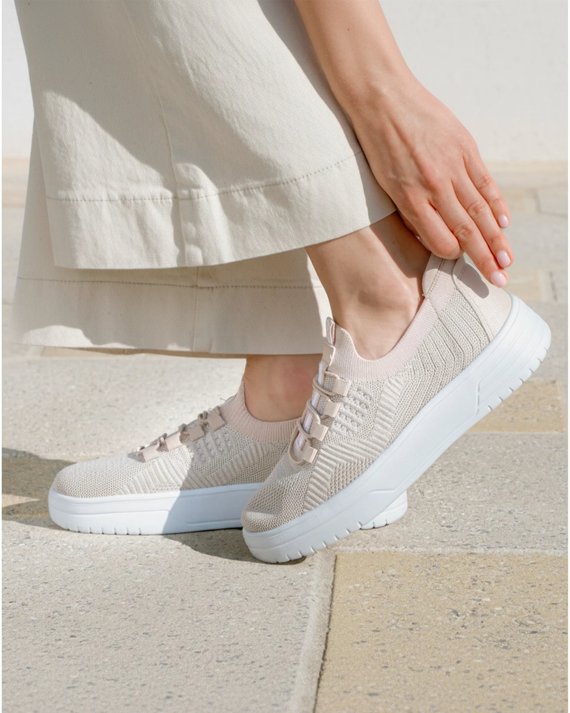 isotoner-baskets-femme-slip-on-plateforme-beige-everywear image 2