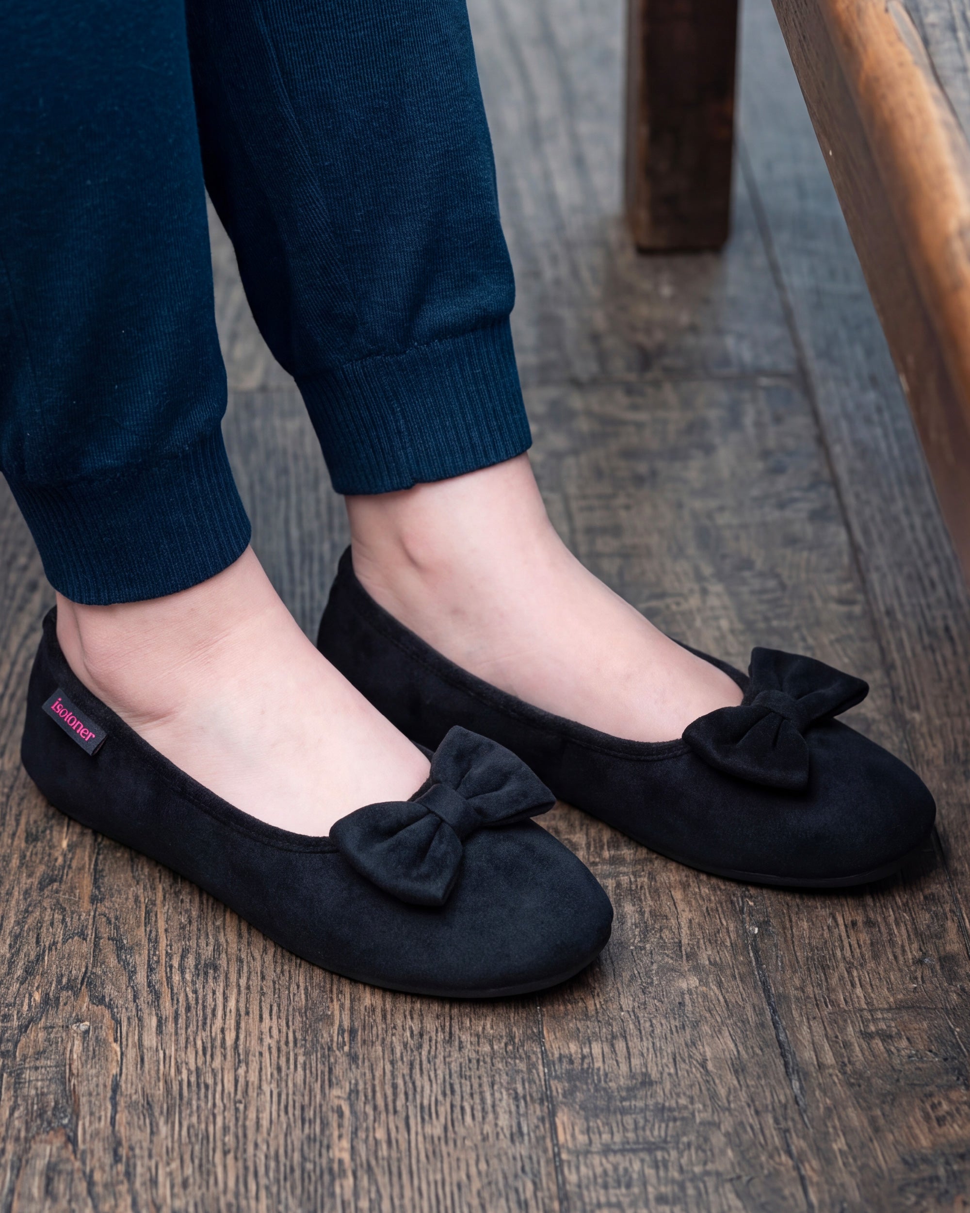 isotoner-chaussons-ballerines-femme-noir-int-rieur-carreaux-rouges image 2