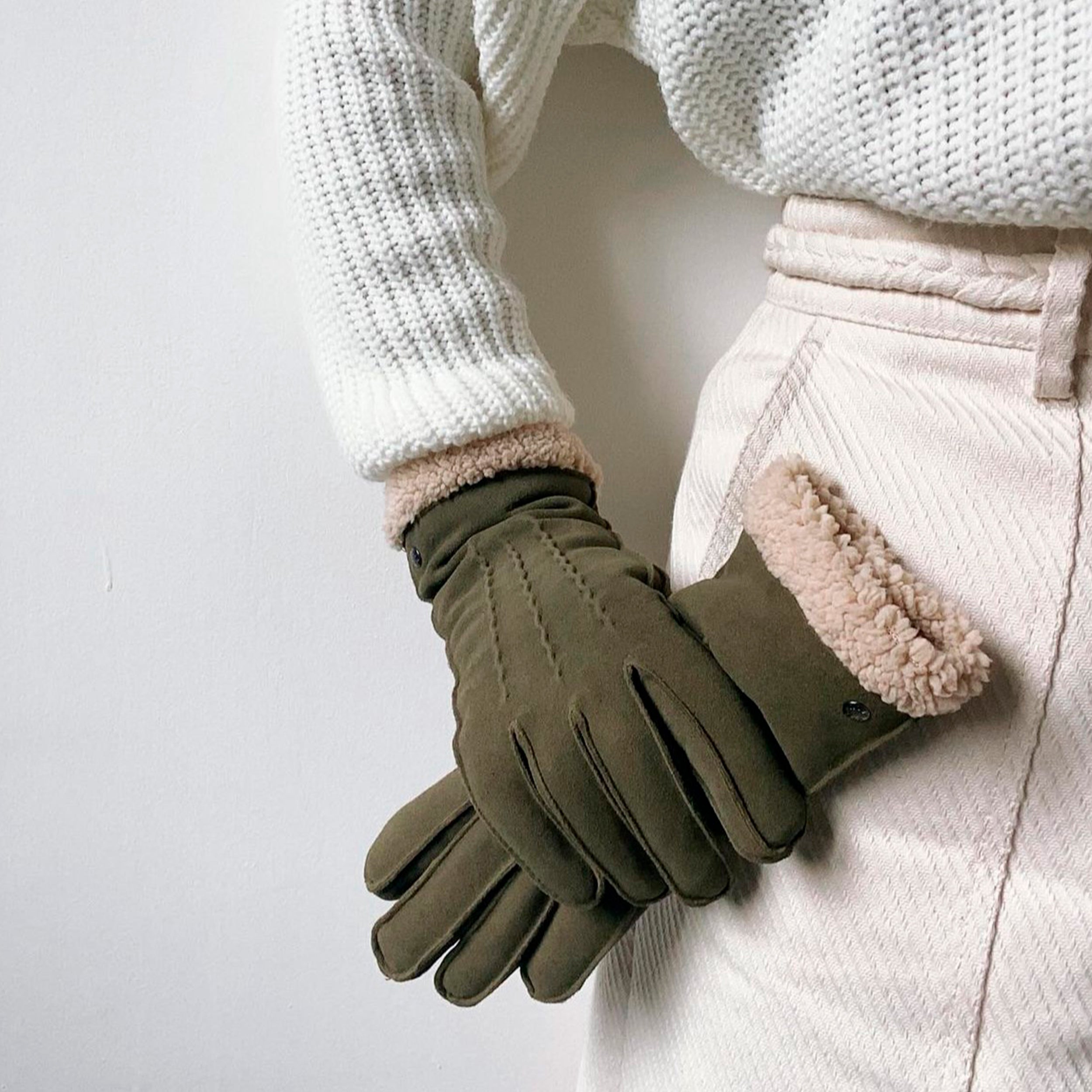 isotoner-gants-femme-cuir-velours-fourr-s-olive image 2