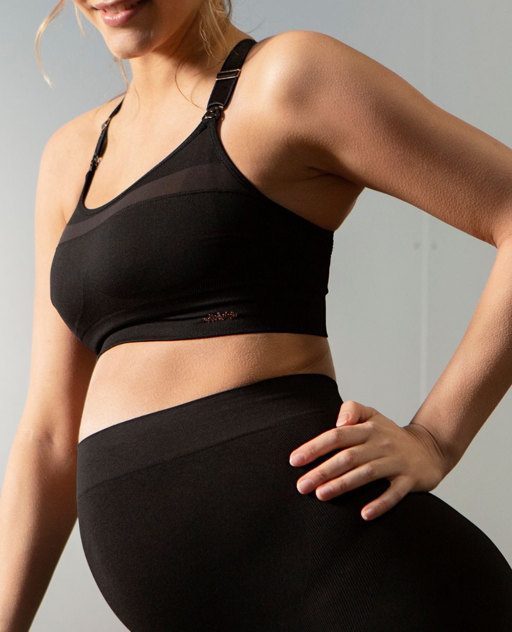 cache-c-ur-brassi-re-sport-grossesse-et-allaitement-woma-noir image 2