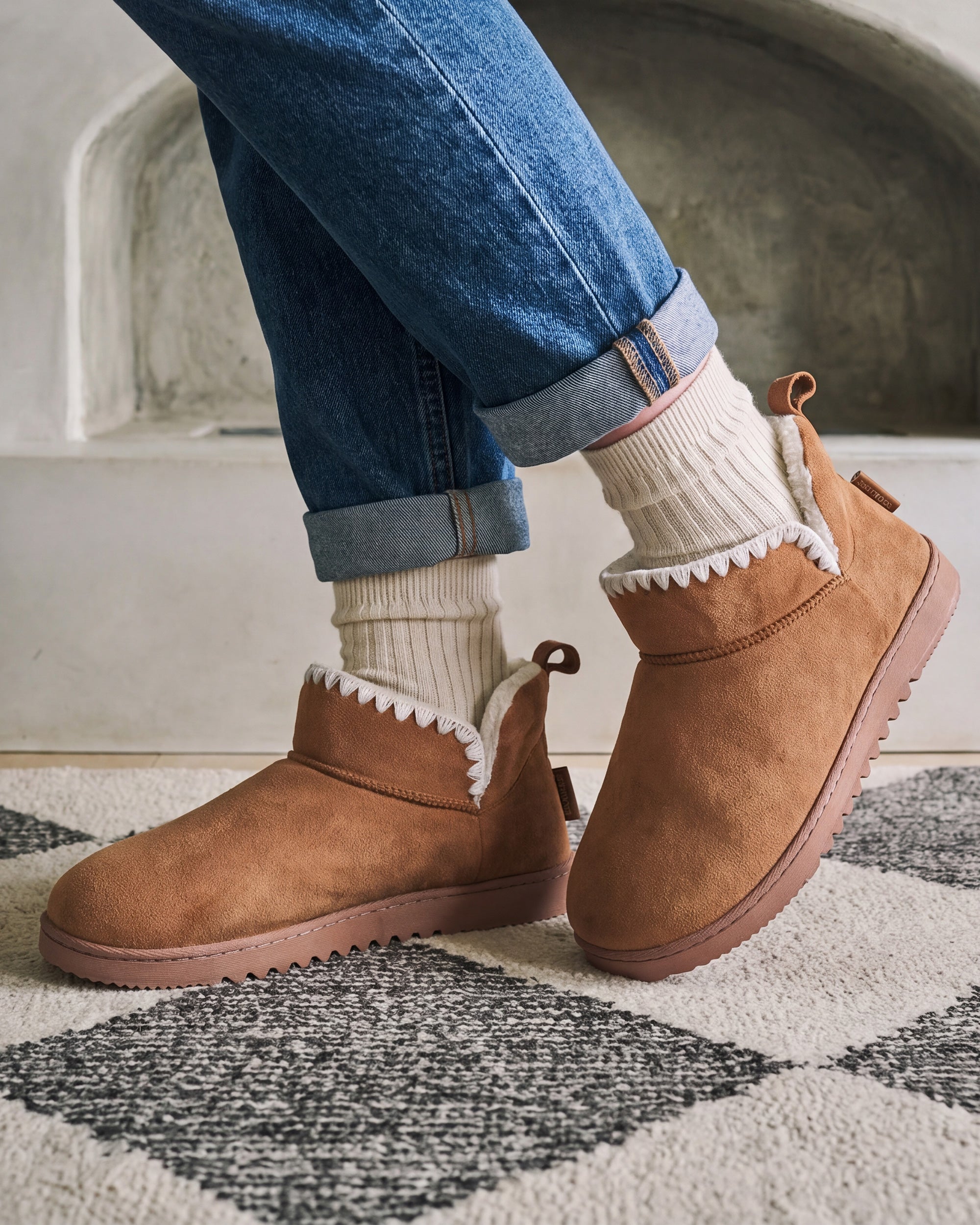 isotoner-chaussons-bottillons-femme-camel-broderies image 2