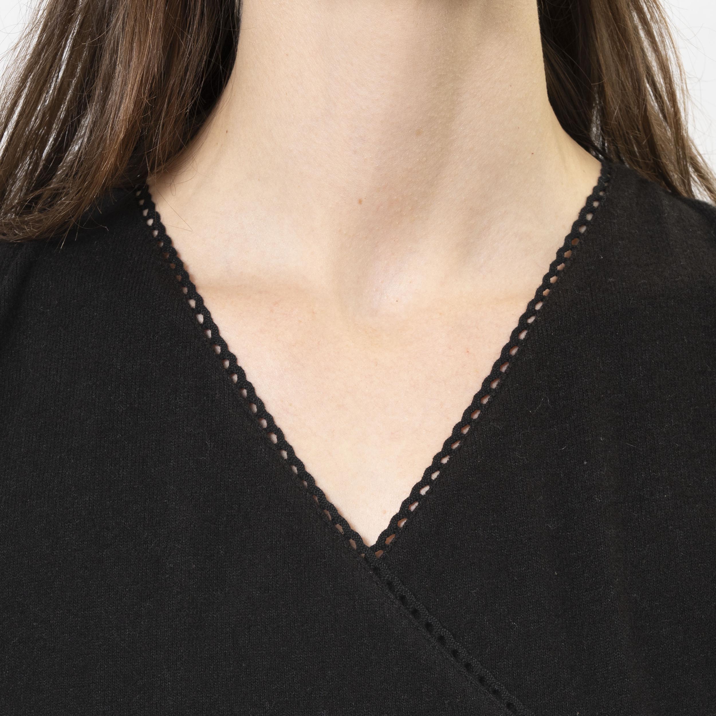 isotoner-t-shirt-cache-c-ur-femme-noir-dentelle-viscose-ecovero image 2