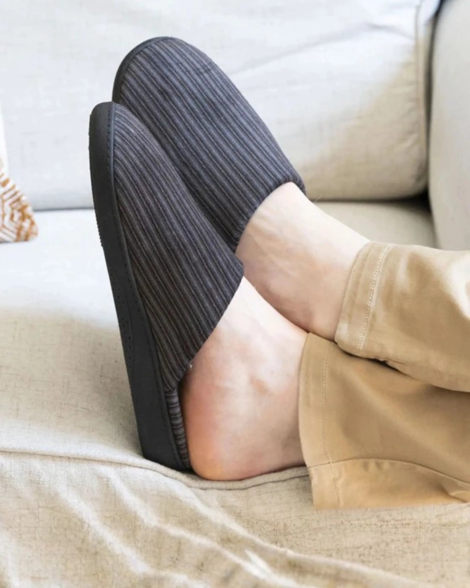 isotoner-chaussons-mules-homme-rayures-gris-bleu image 2