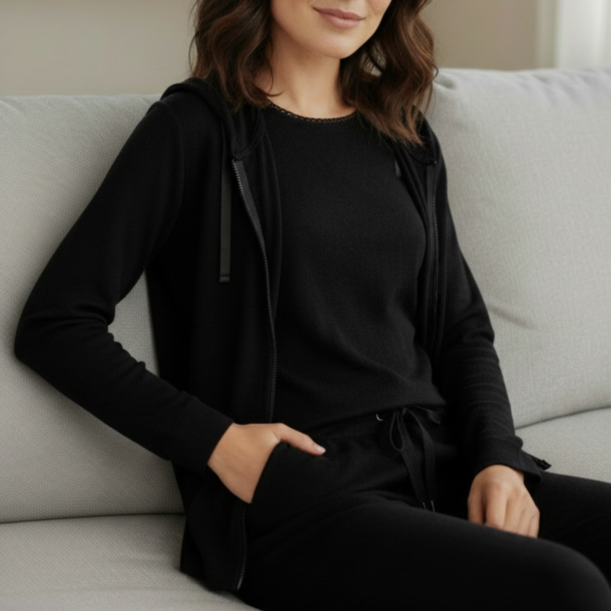 isotoner-sweat-shirt-capuche-femme-noir-viscose-ecovero image 5