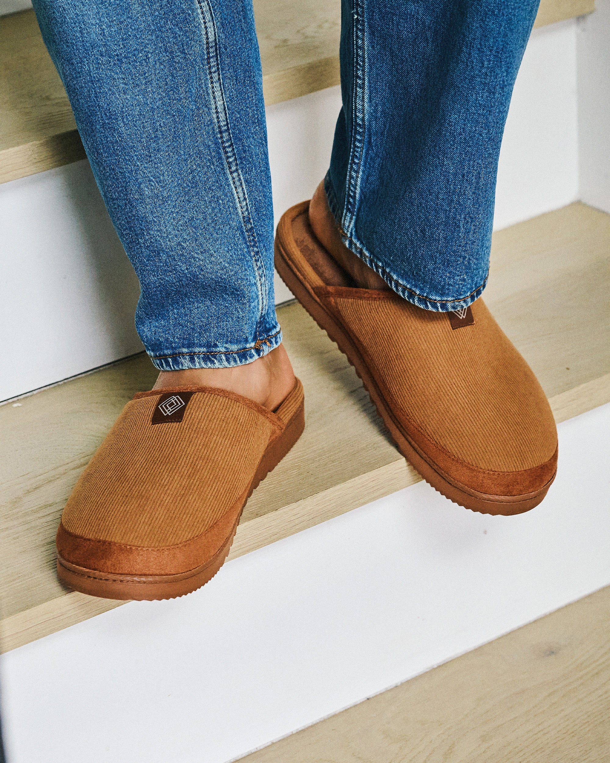 isotoner-chaussons-mules-homme-camel-semelle-crant-e image 2