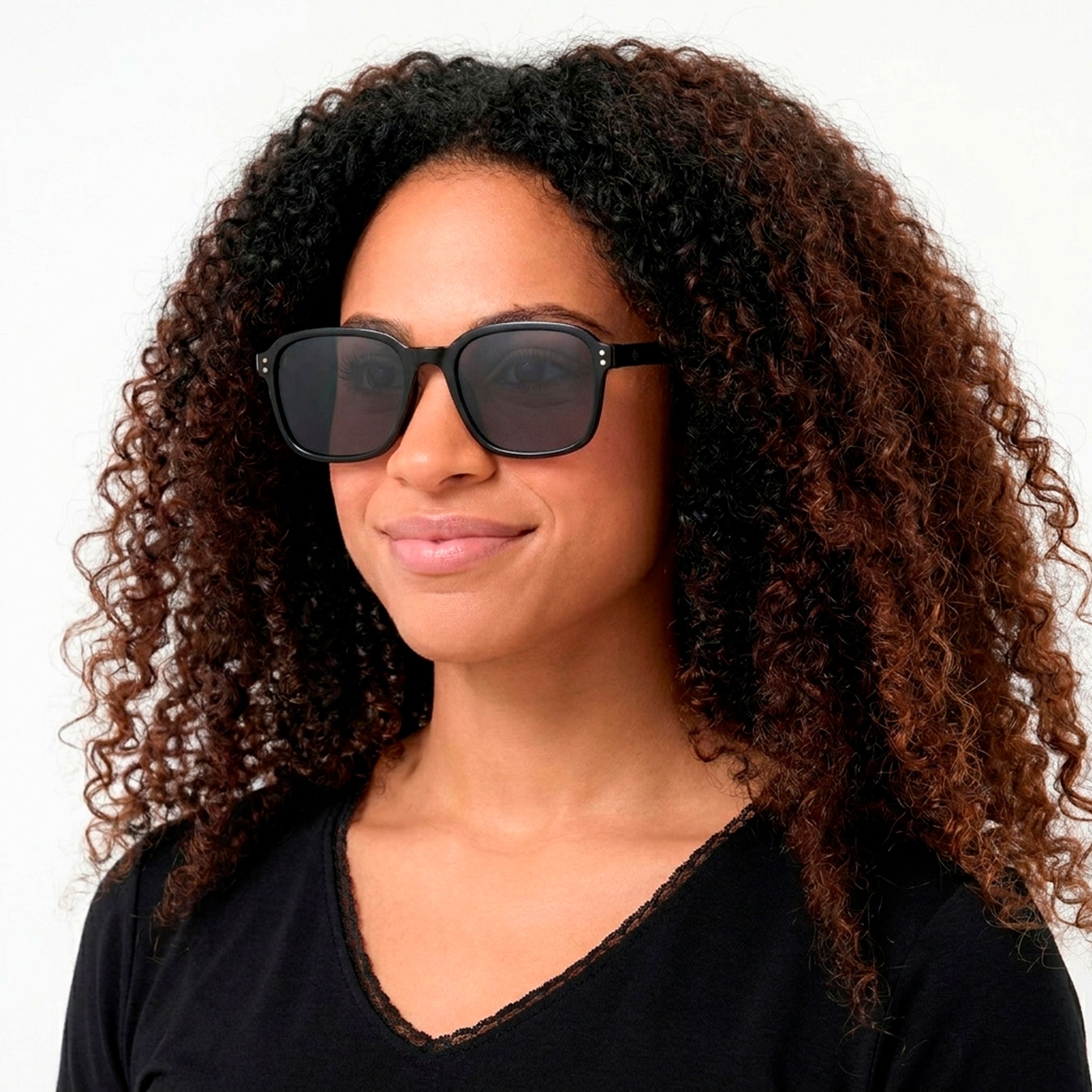 isotoner-lunettes-de-soleil-femme-recycl-es-noires image 2