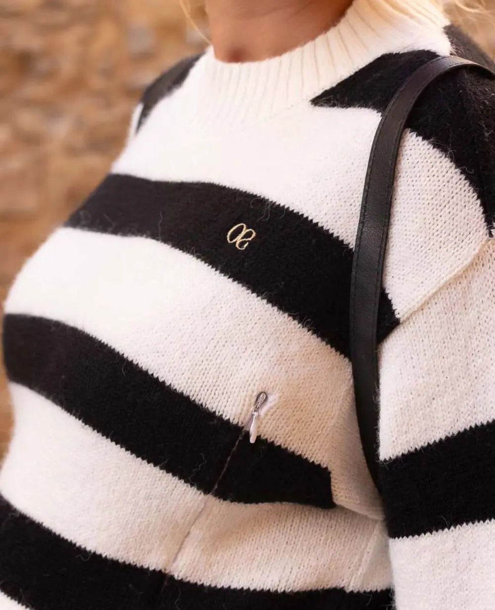 cache-c-ur-normandie-robe-pull-de-grossesse-et-d-allaitement-noir-blanc image 3