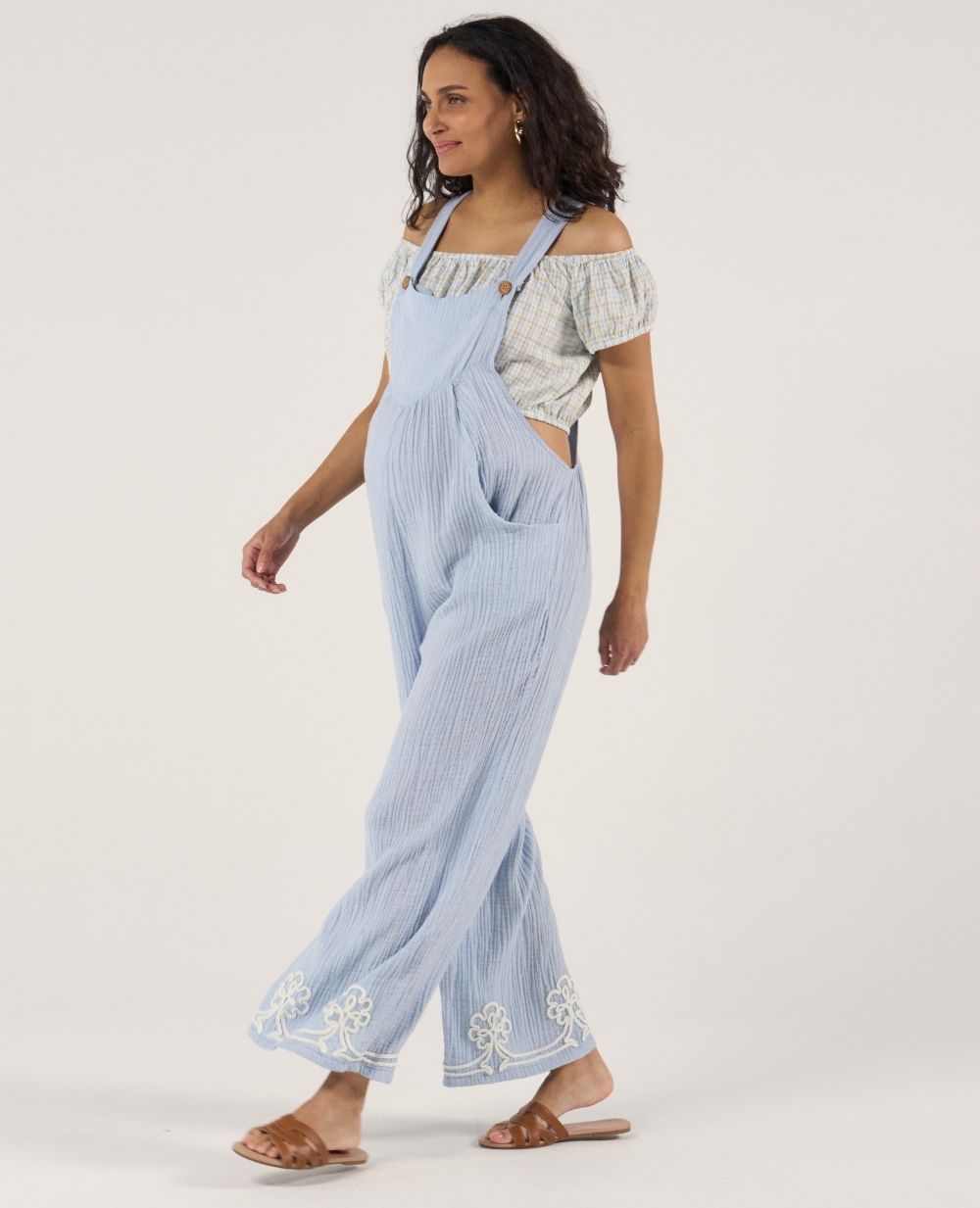 cache-c-ur-yael-salopette-de-maternit-broderie-bleu image 4