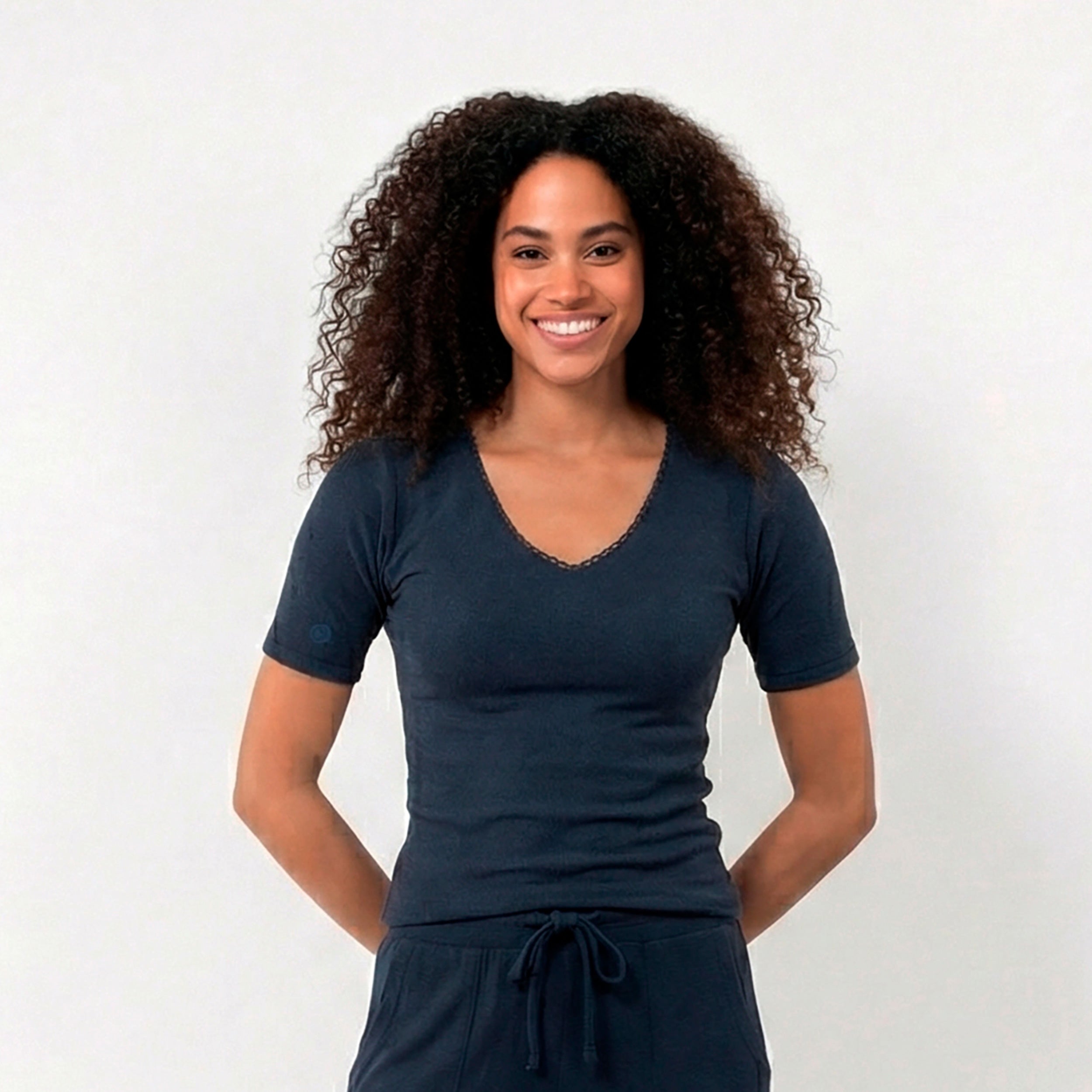 isotoner-t-shirt-manches-courtes-femme-marine-chin-col-v image 1