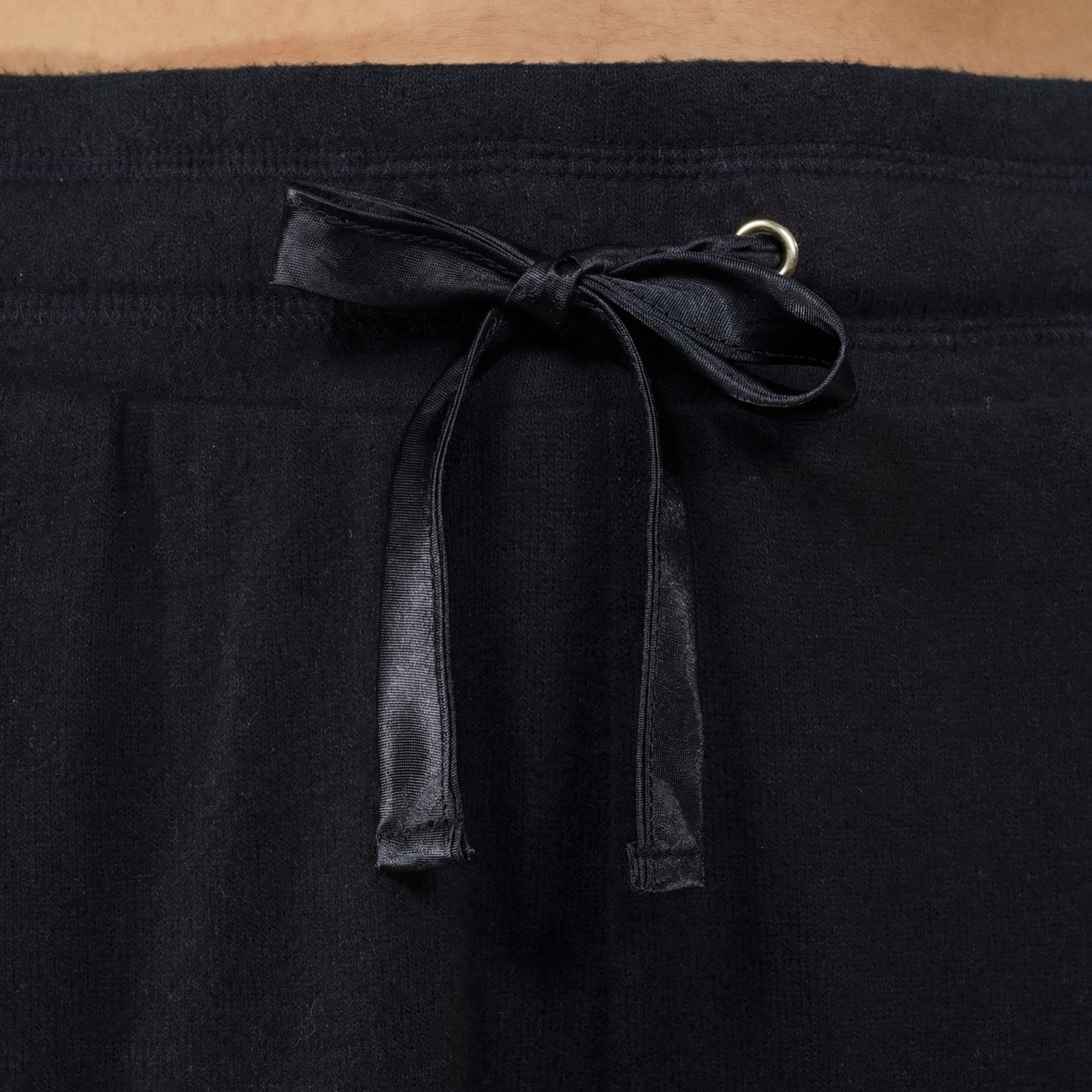 isotoner-short-femme-noir-viscose-ecovero-broderies image 2