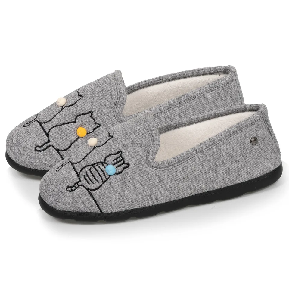 isotoner-chaussons-charentaises-femme-chat-gris-iris image 1
