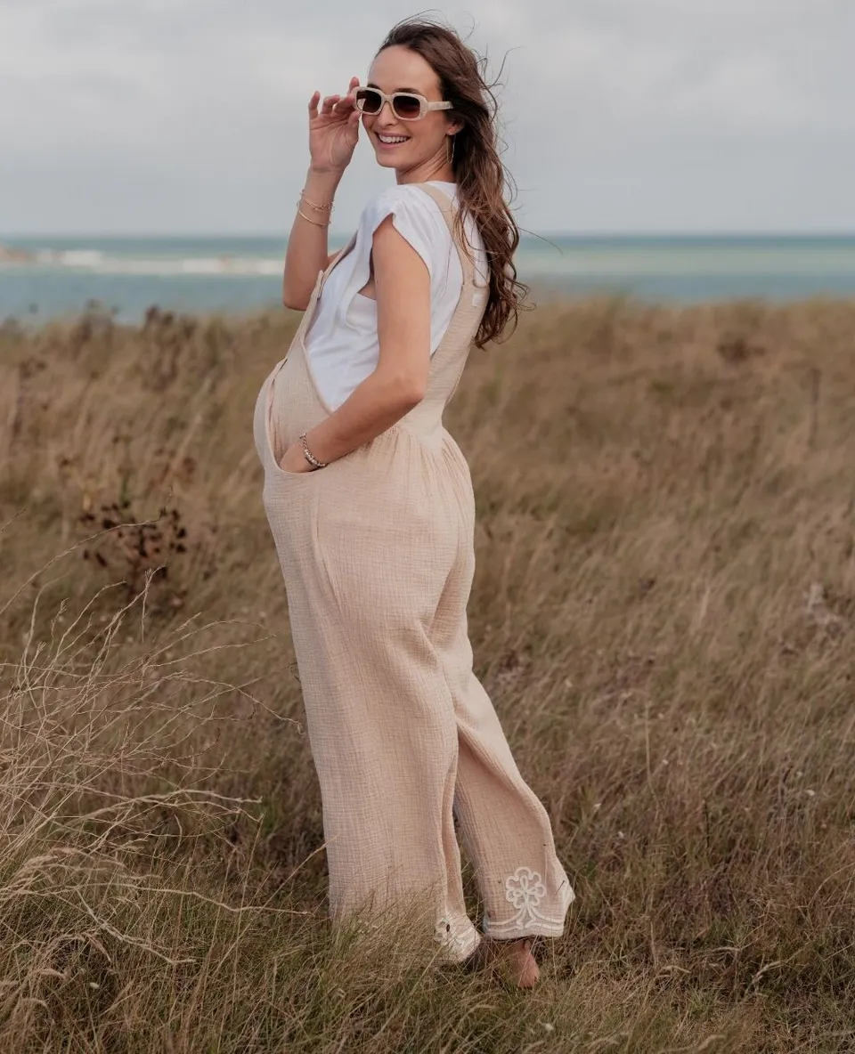 cache-c-ur-yael-salopette-de-maternit-coton-brod-beige image 1