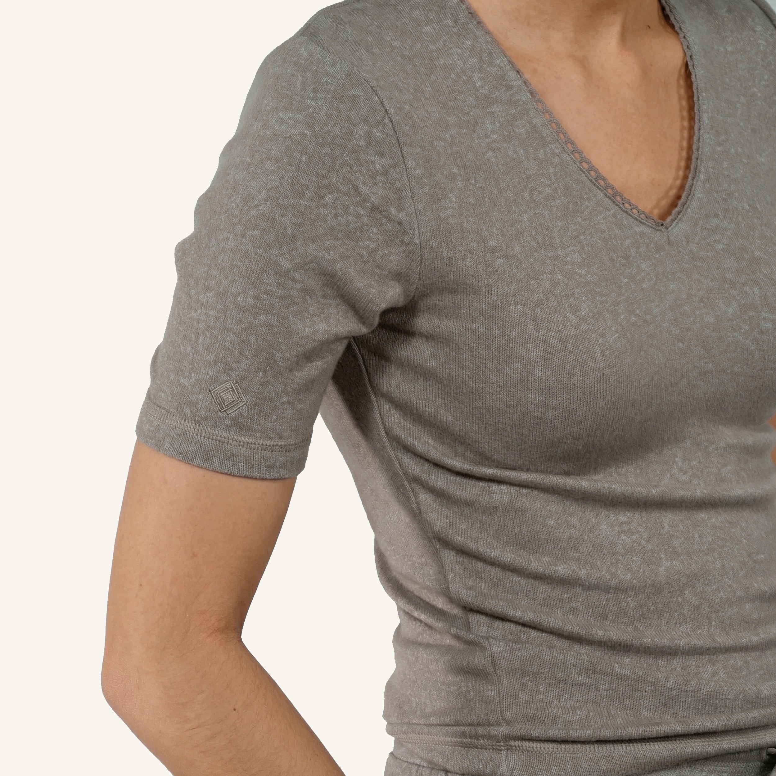 isotoner-t-shirt-manches-courtes-femme-taupe-chin image 5