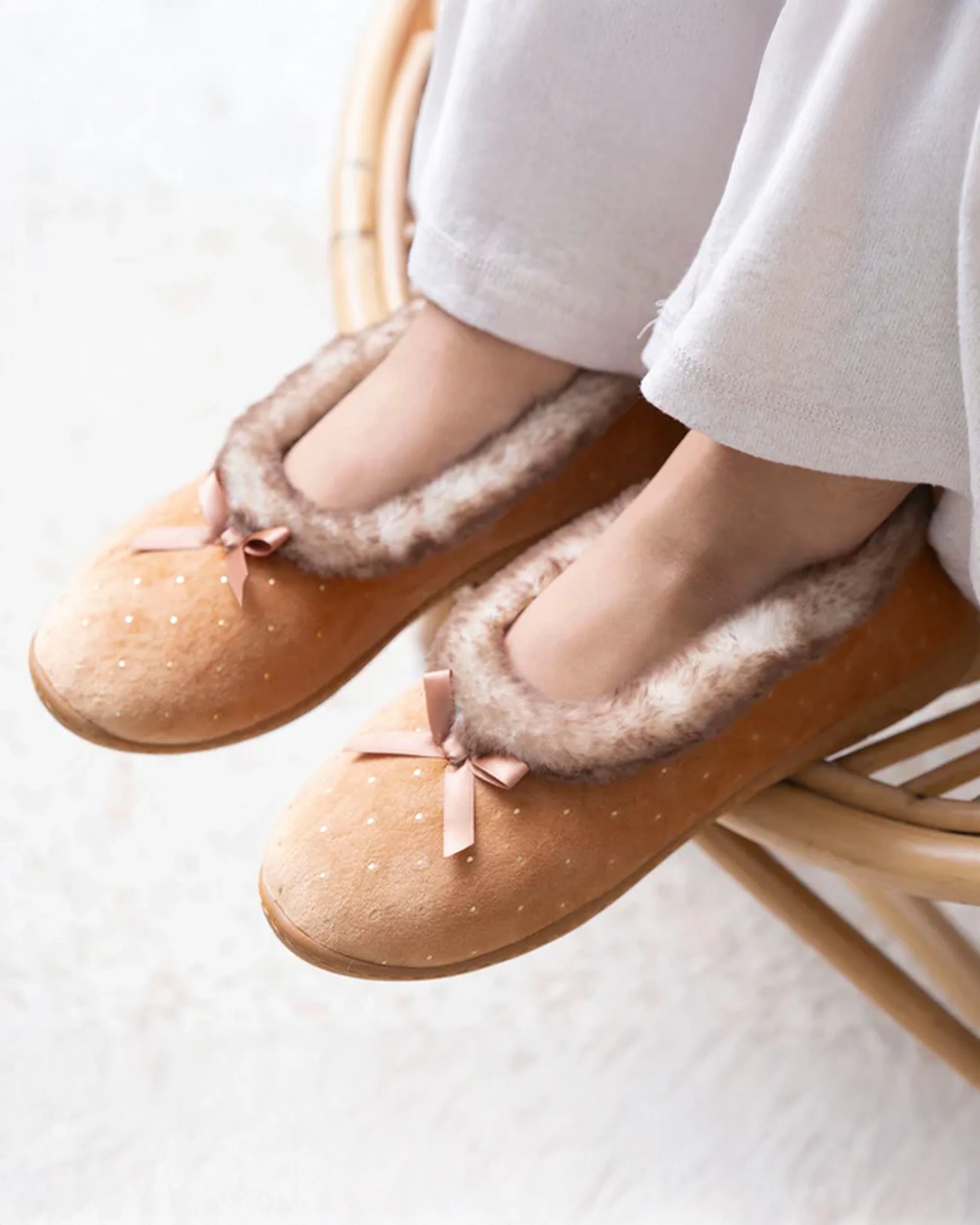 isotoner-chaussons-ballerines-femme-camel-brillants-m-moire-de-forme image 2