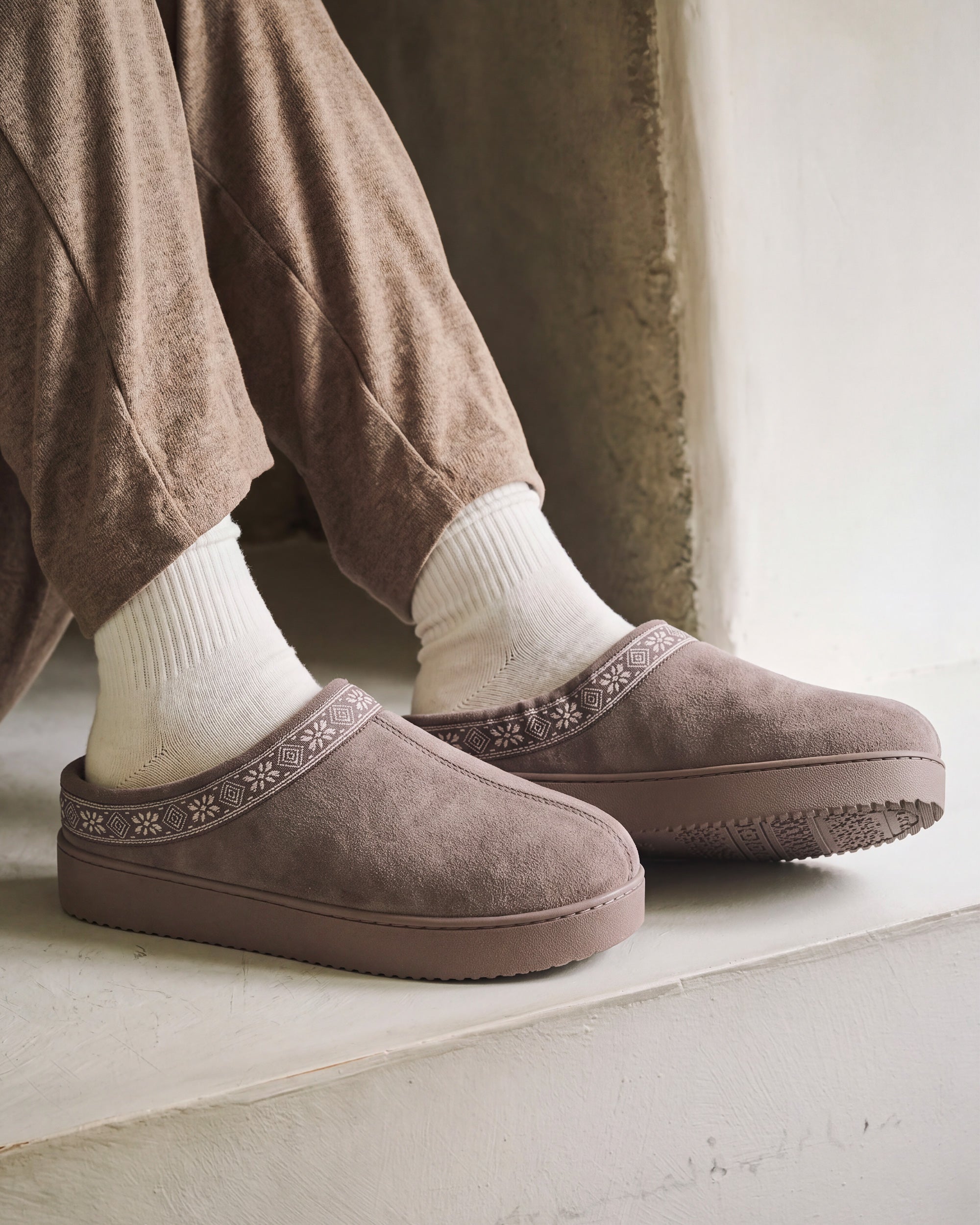 isotoner-chaussons-mules-plateforme-femme-taupe-3-5-cm image 2