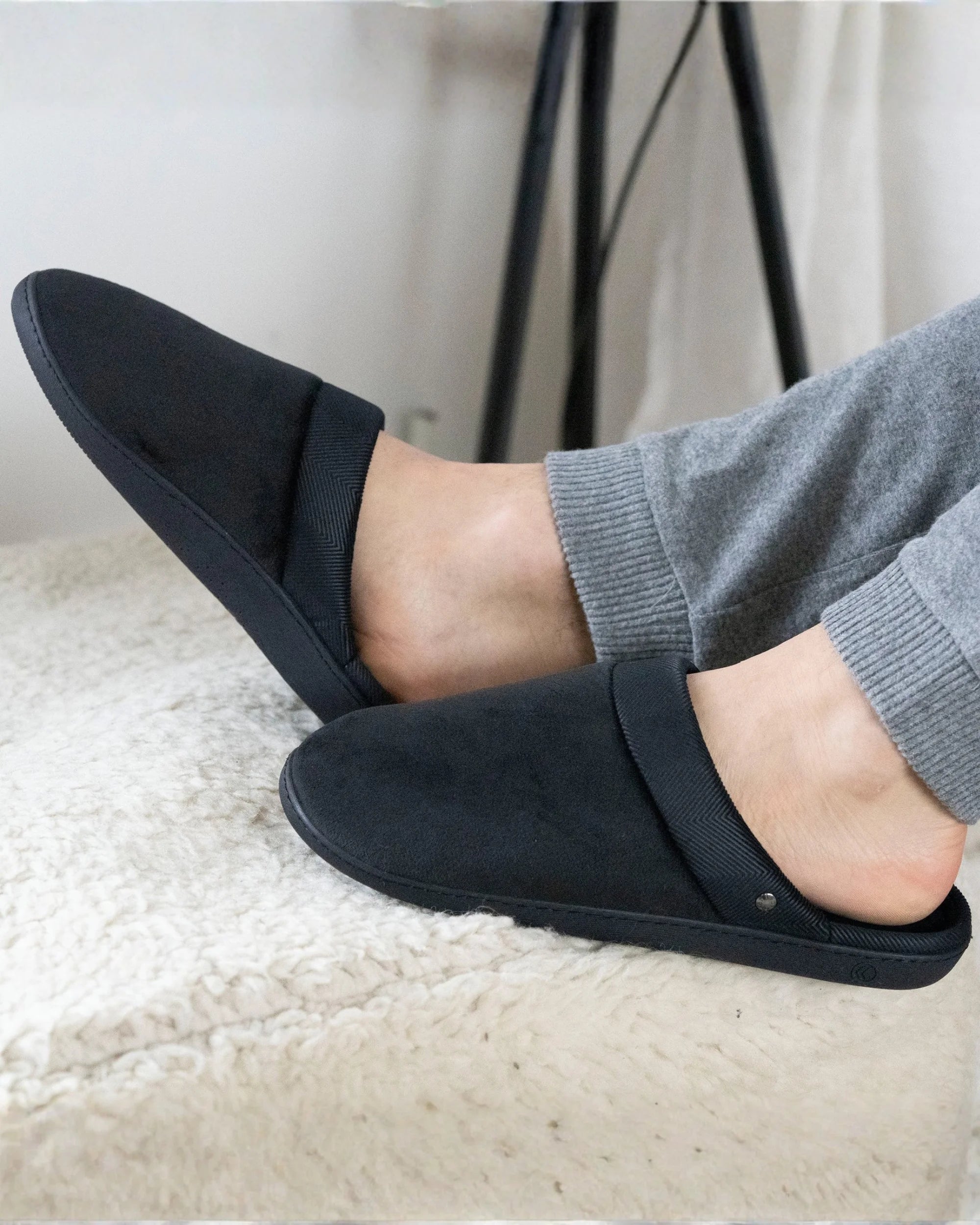 isotoner-chaussons-mules-ergo-homme-noir-micro-velours image 2