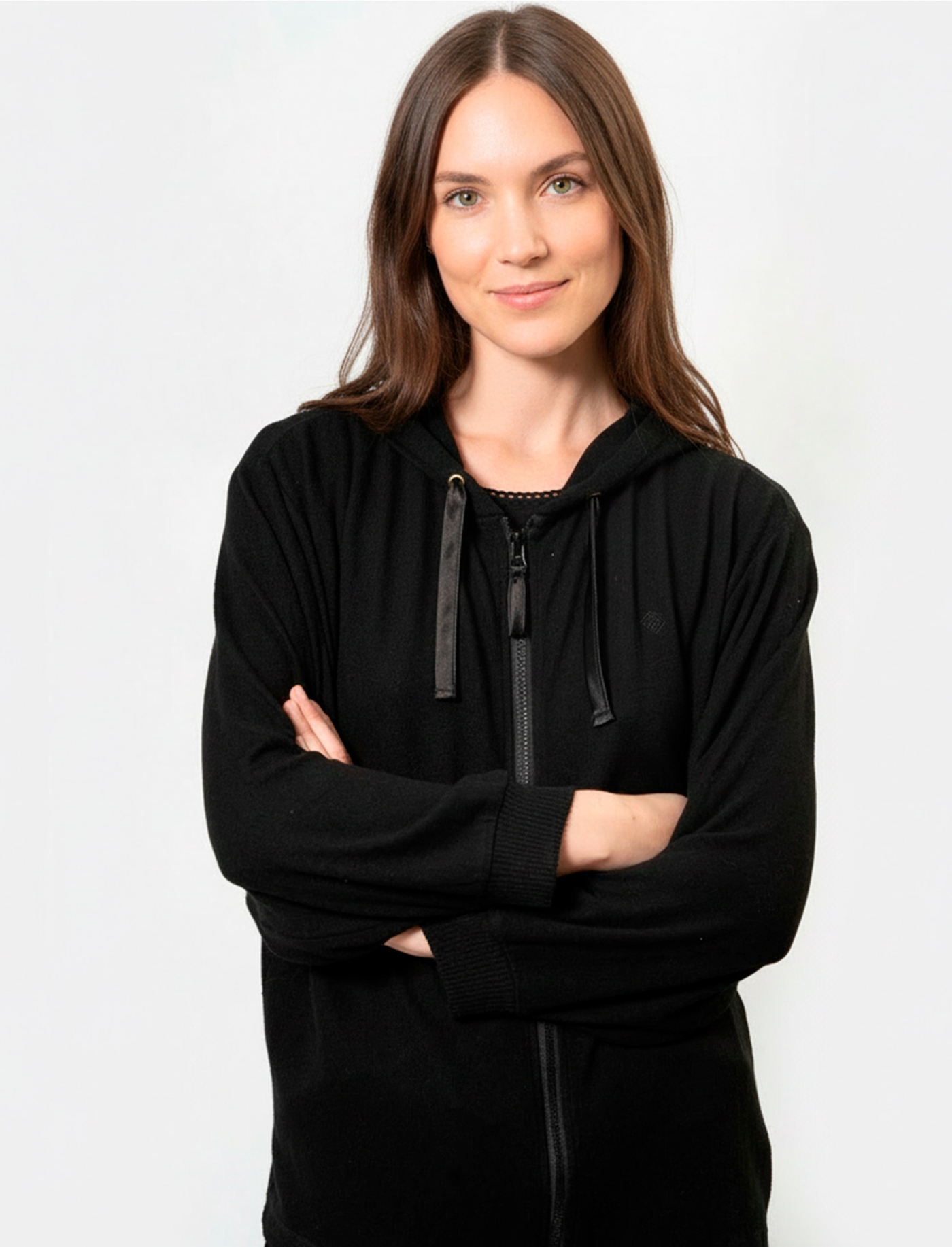 isotoner-sweat-shirt-capuche-femme-noir-viscose-ecovero image 6
