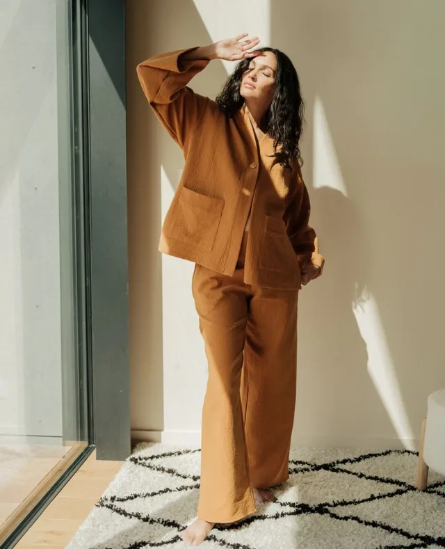 cache-c-ur-c-lia-ensemble-kimono-pantalon-maternit-cumin image 1