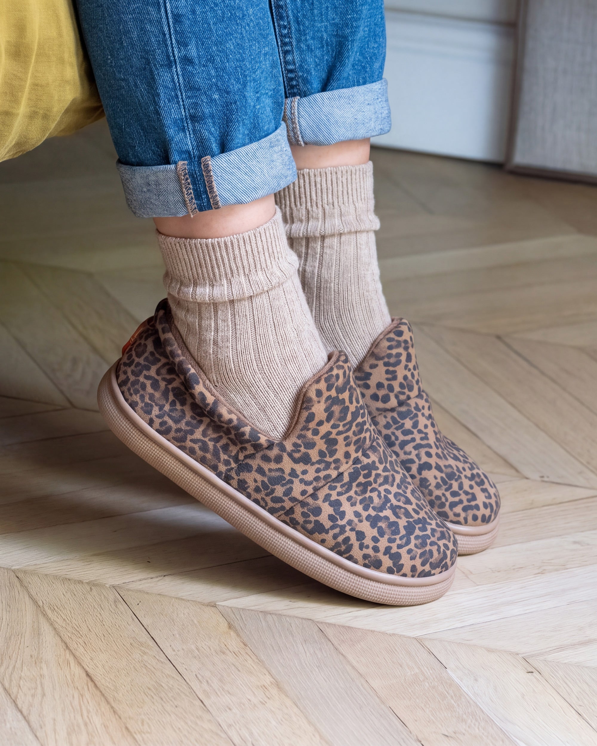 isotoner-chaussons-slippers-femme-bloup-l-opard-camel image 2