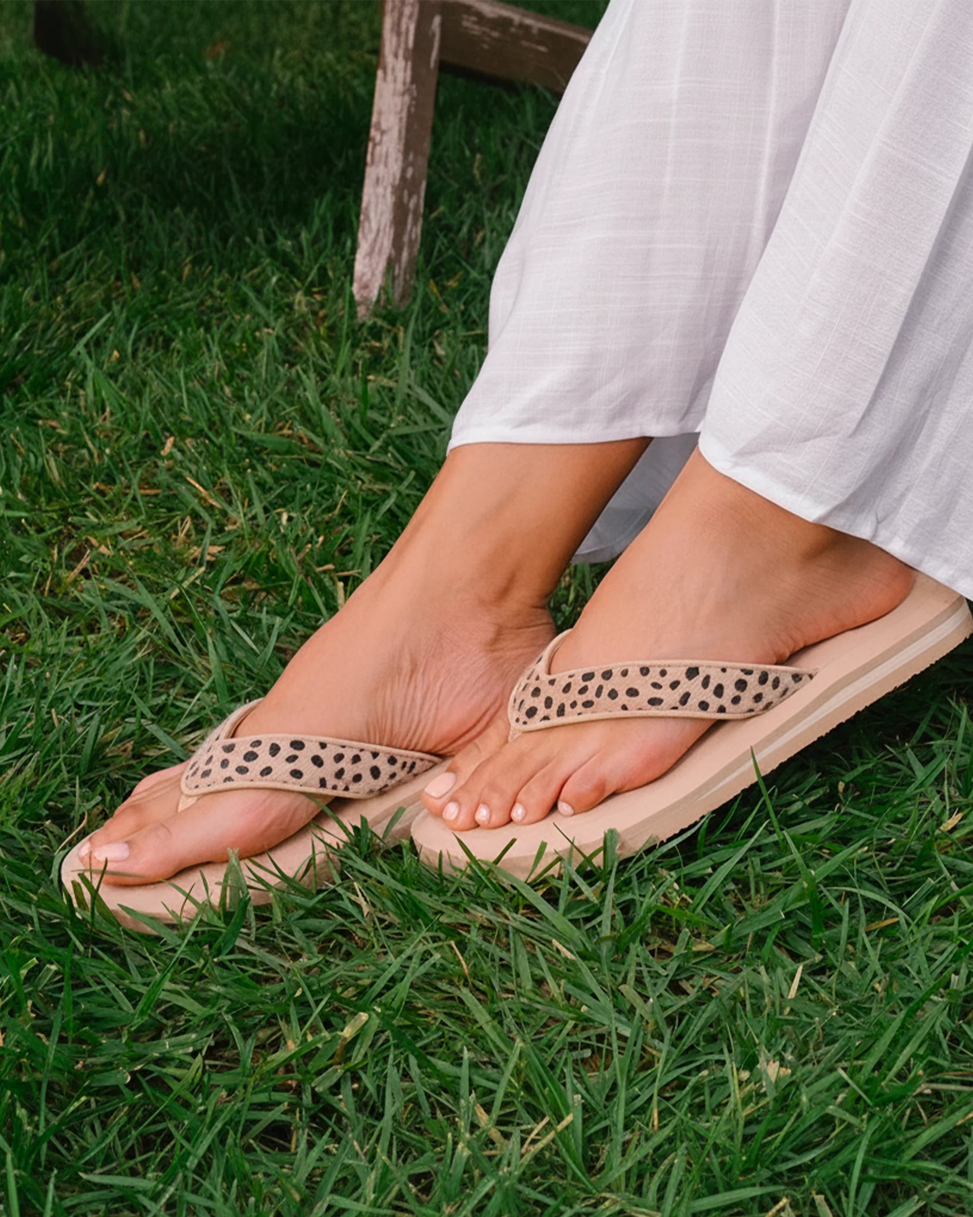 isotoner-tongs-femme-yoga-jungle-l-opard-beige image 2