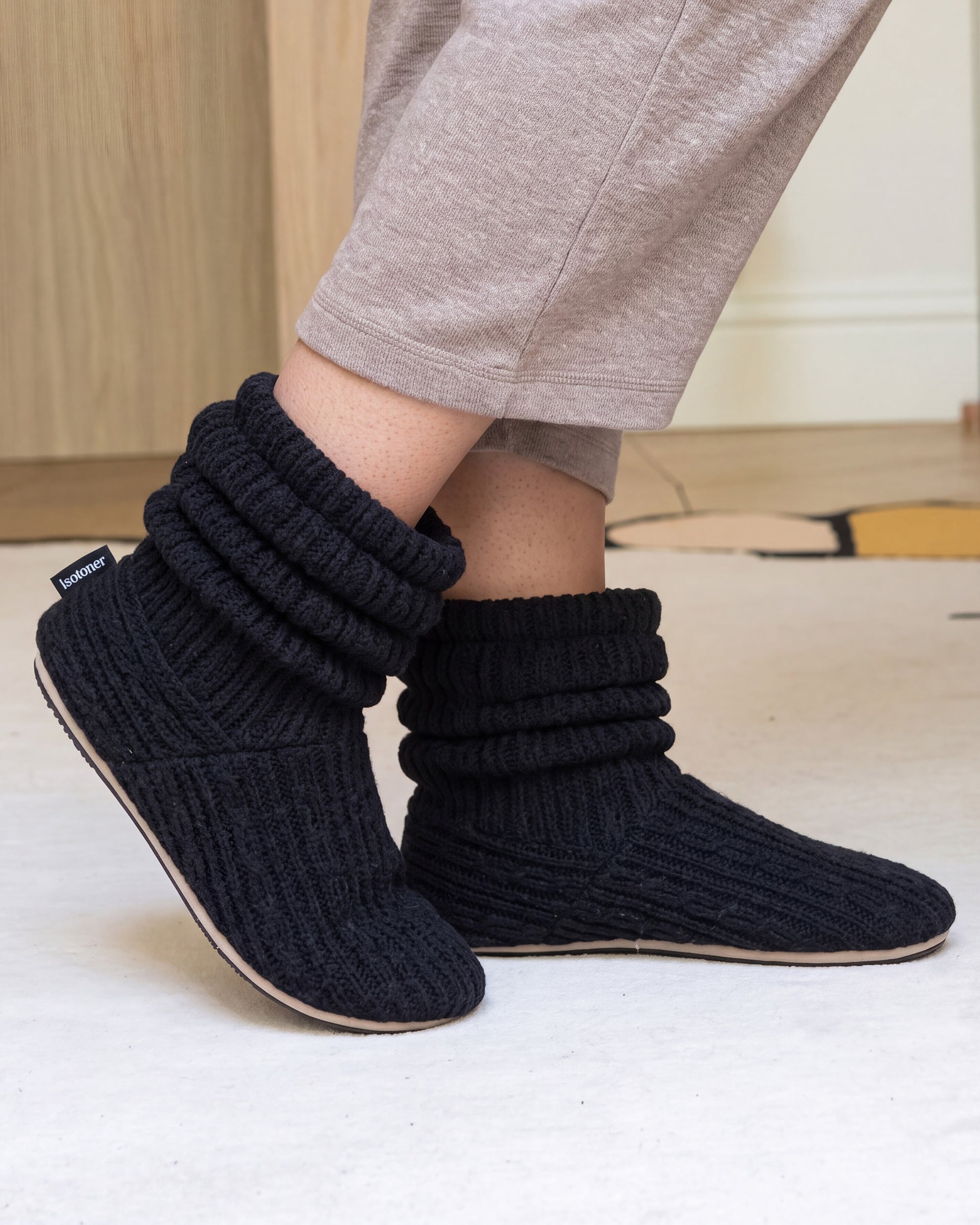 isotoner-chaussons-bottillons-tricot-femme-noir image 2