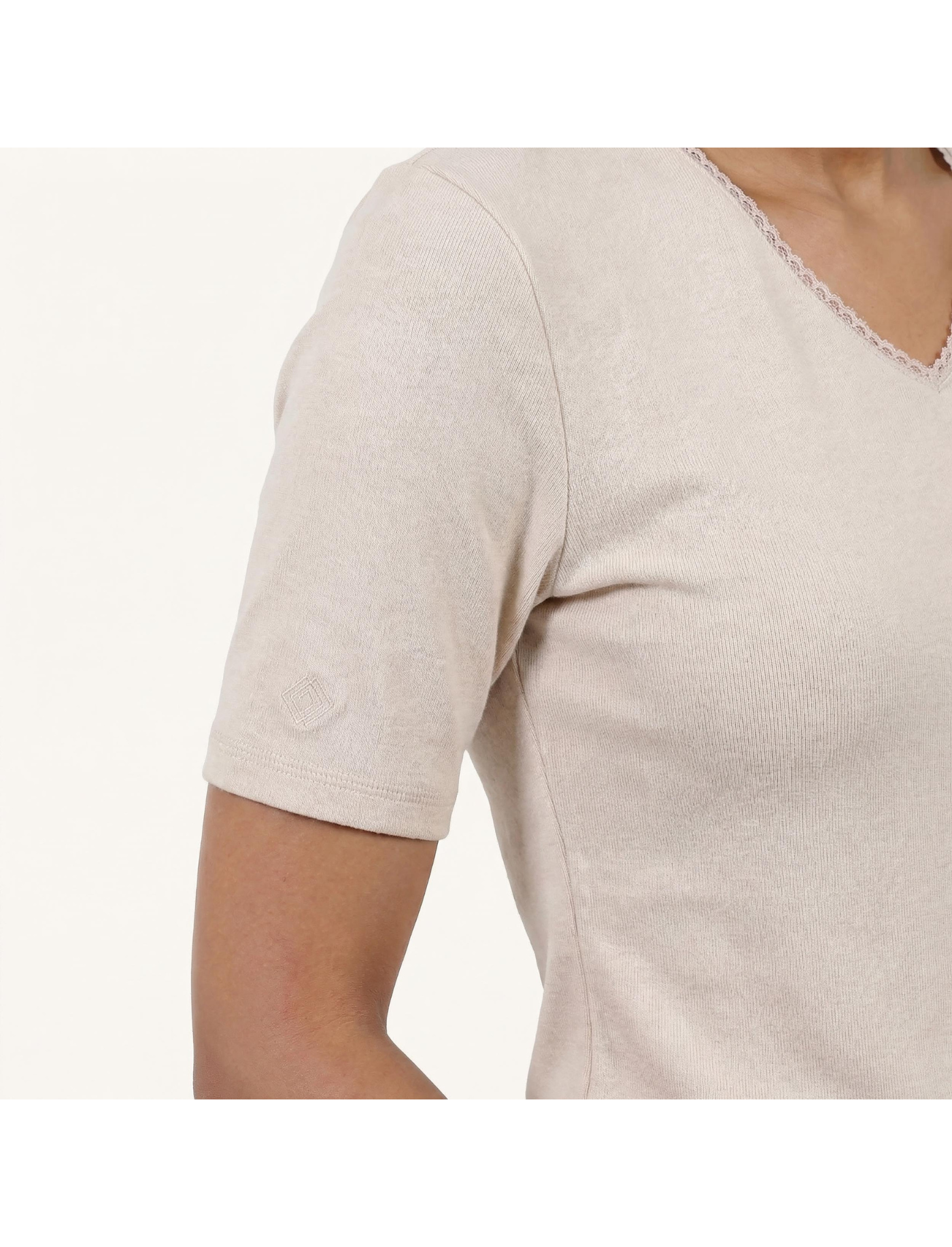 isotoner-t-shirt-manches-courtes-femme-beige-chin-col-v image 7