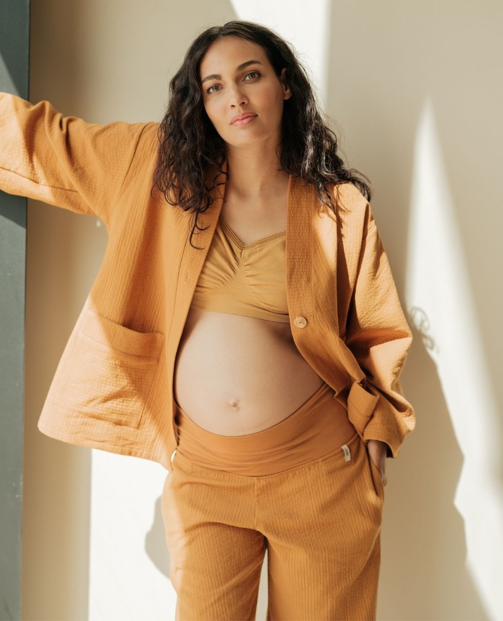 cache-c-ur-c-lia-ensemble-kimono-pantalon-maternit-cumin image 2