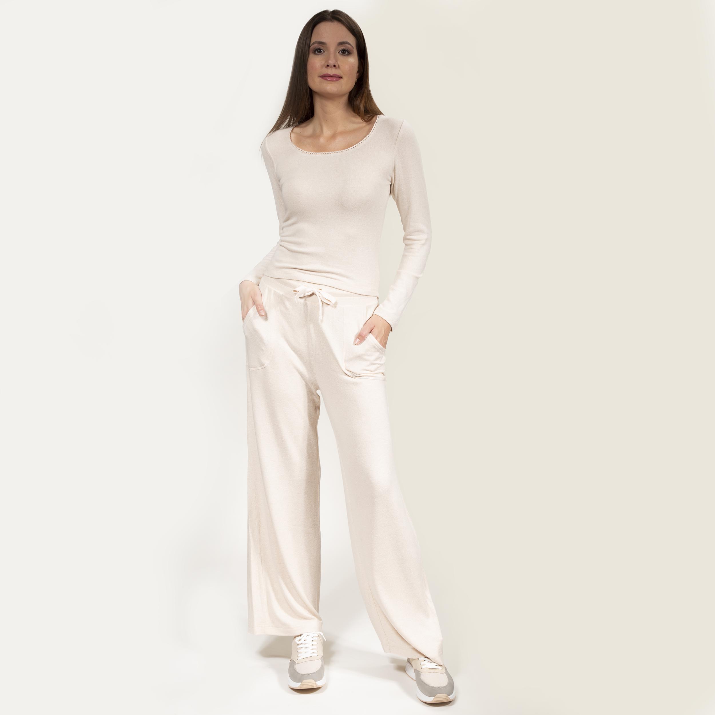 isotoner-t-shirt-col-carr-femme-beige-viscose-ecovero-dentelle image 3