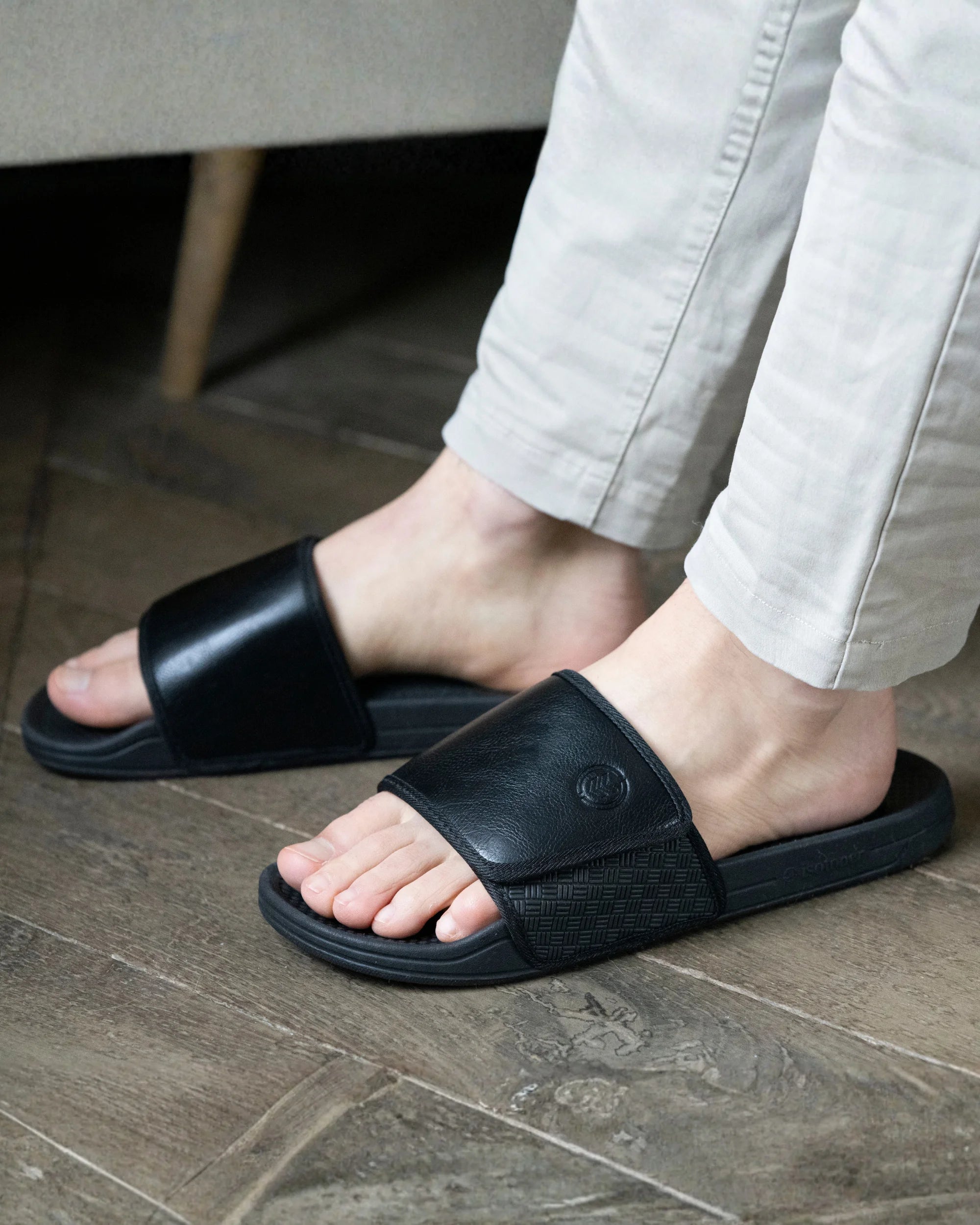 isotoner-mules-claquettes-homme-scratch-noir-everywear image 2