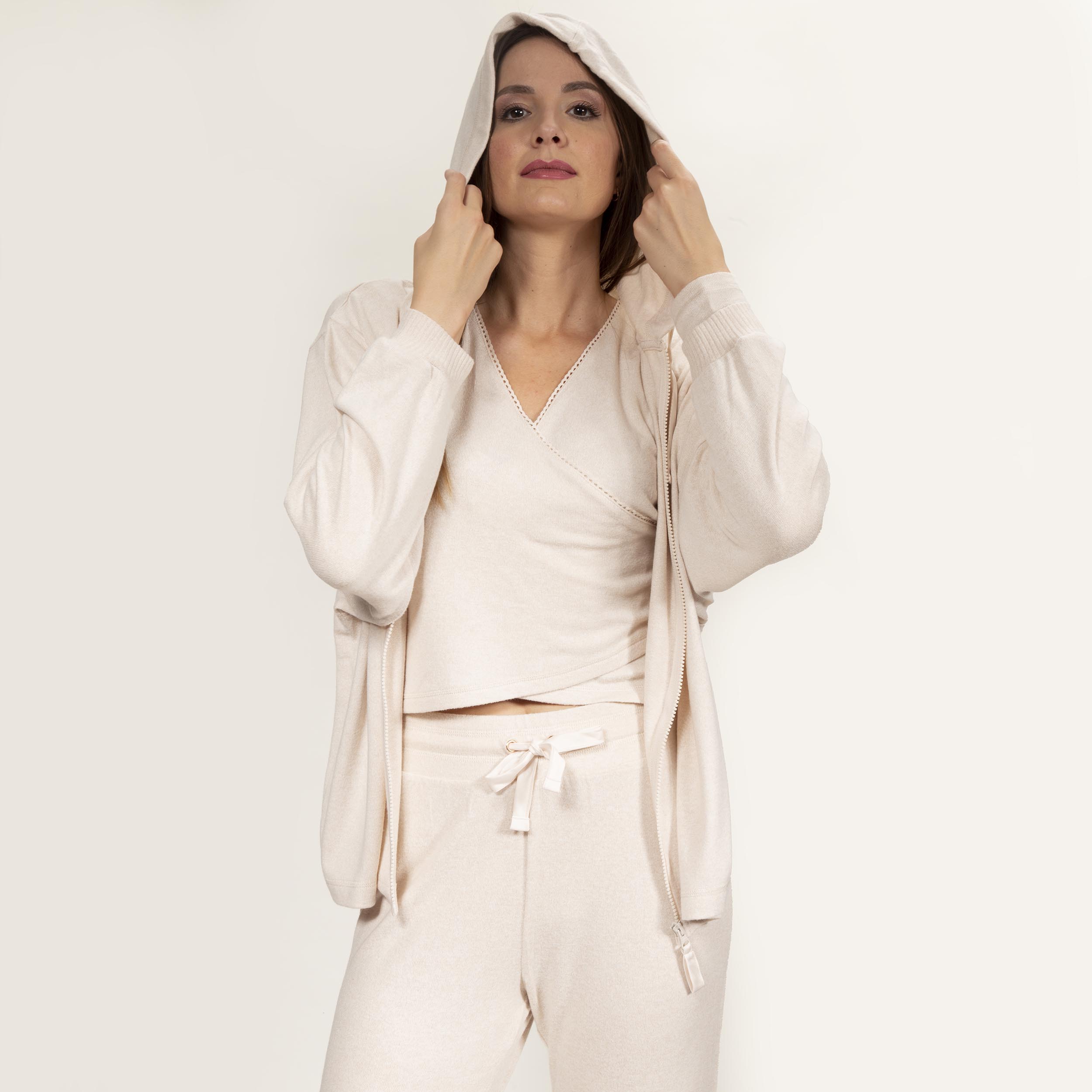isotoner-sweat-shirt-capuche-femme-beige-homewear-ultra-doux image 2