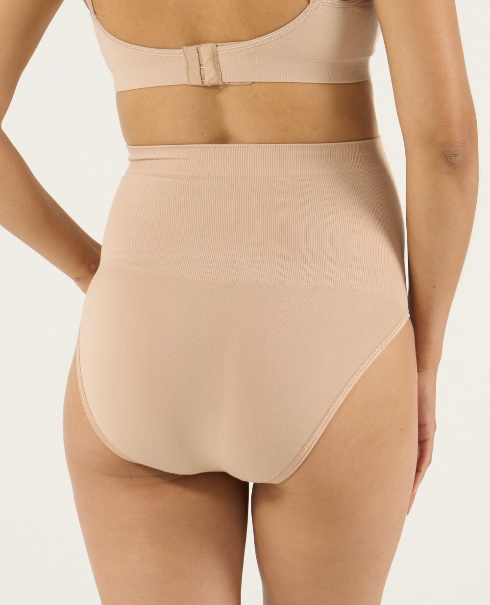 cache-c-ur-essentiel-maxi-culotte-grossesse-sans-couture-beige image 4