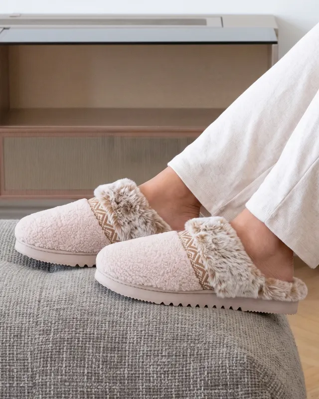 isotoner-chaussons-mules-crant-es-femme-beige image 1