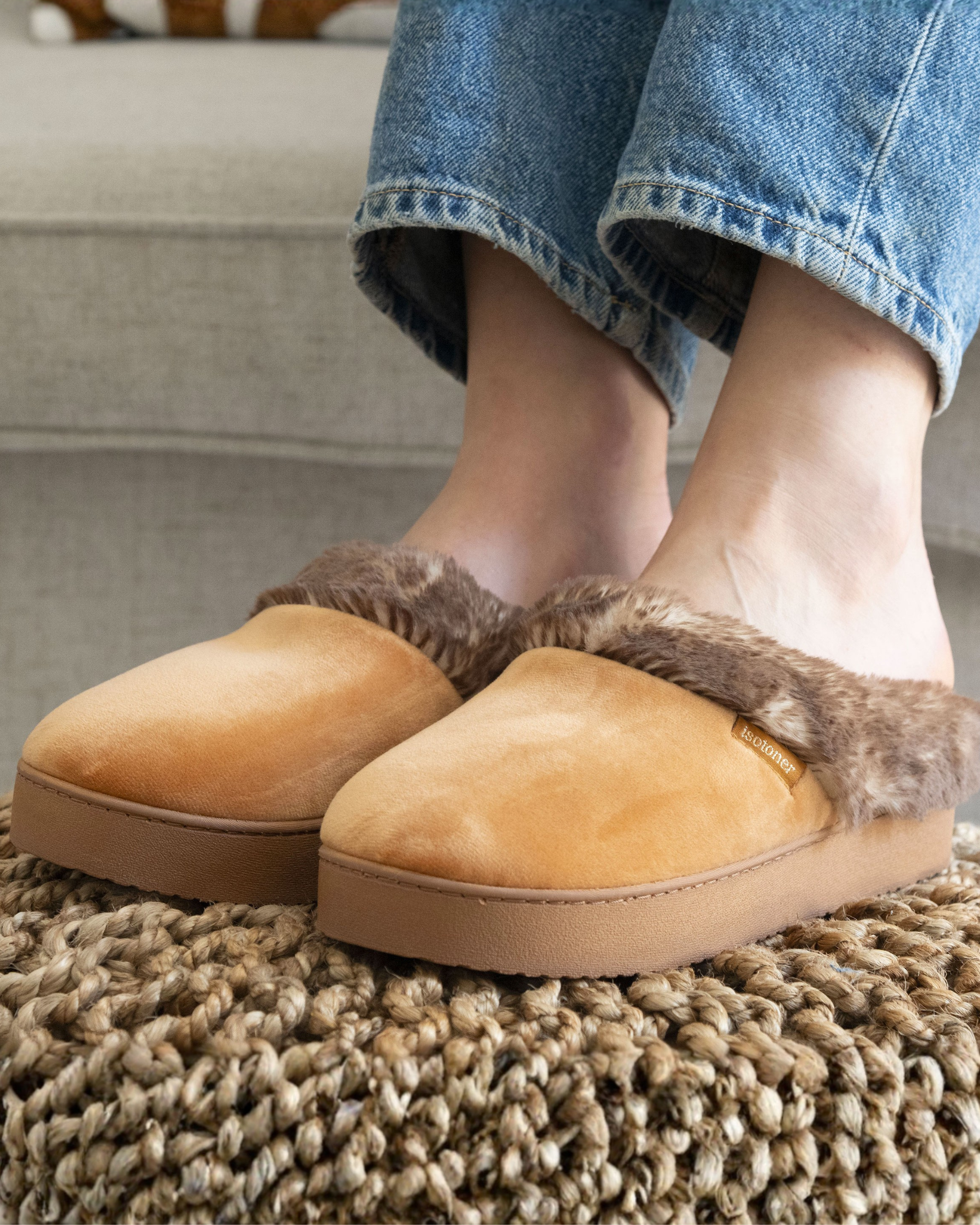 isotoner-chaussons-mules-femme-talon-plateforme-camel image 2