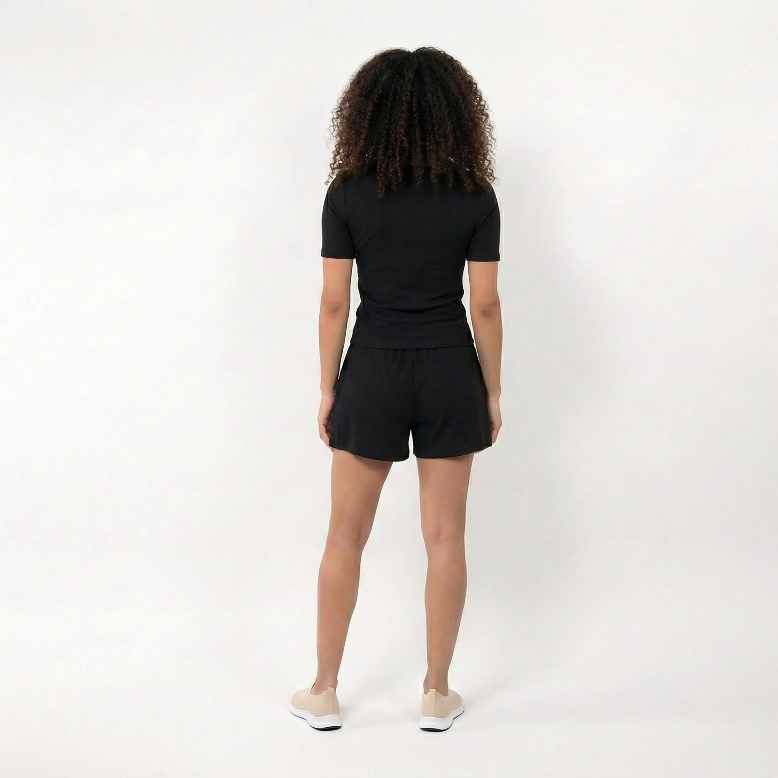 isotoner-short-femme-noir-viscose-ecovero-broderies image 4
