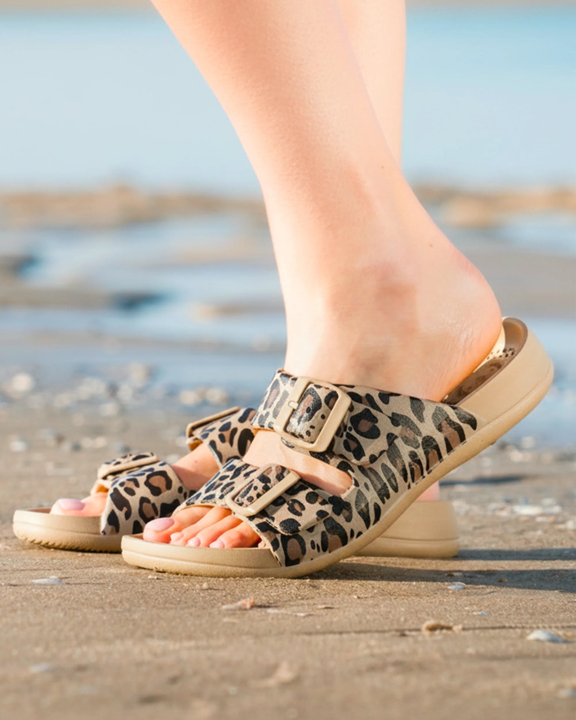 isotoner-mules-claquettes-femme-ajustable-l-opard-everywear image 2