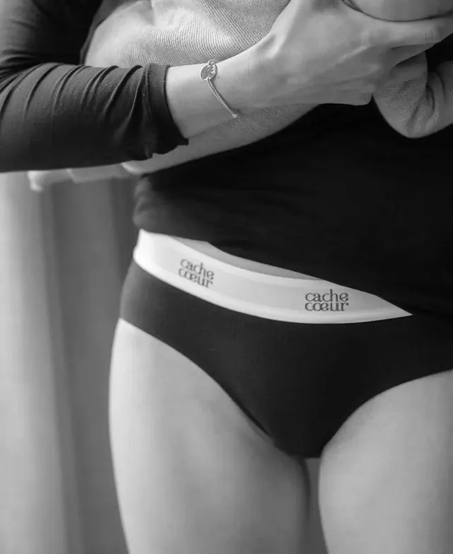 cache-c-ur-life-shorty-de-grossesse-sans-coutures-noir image 1