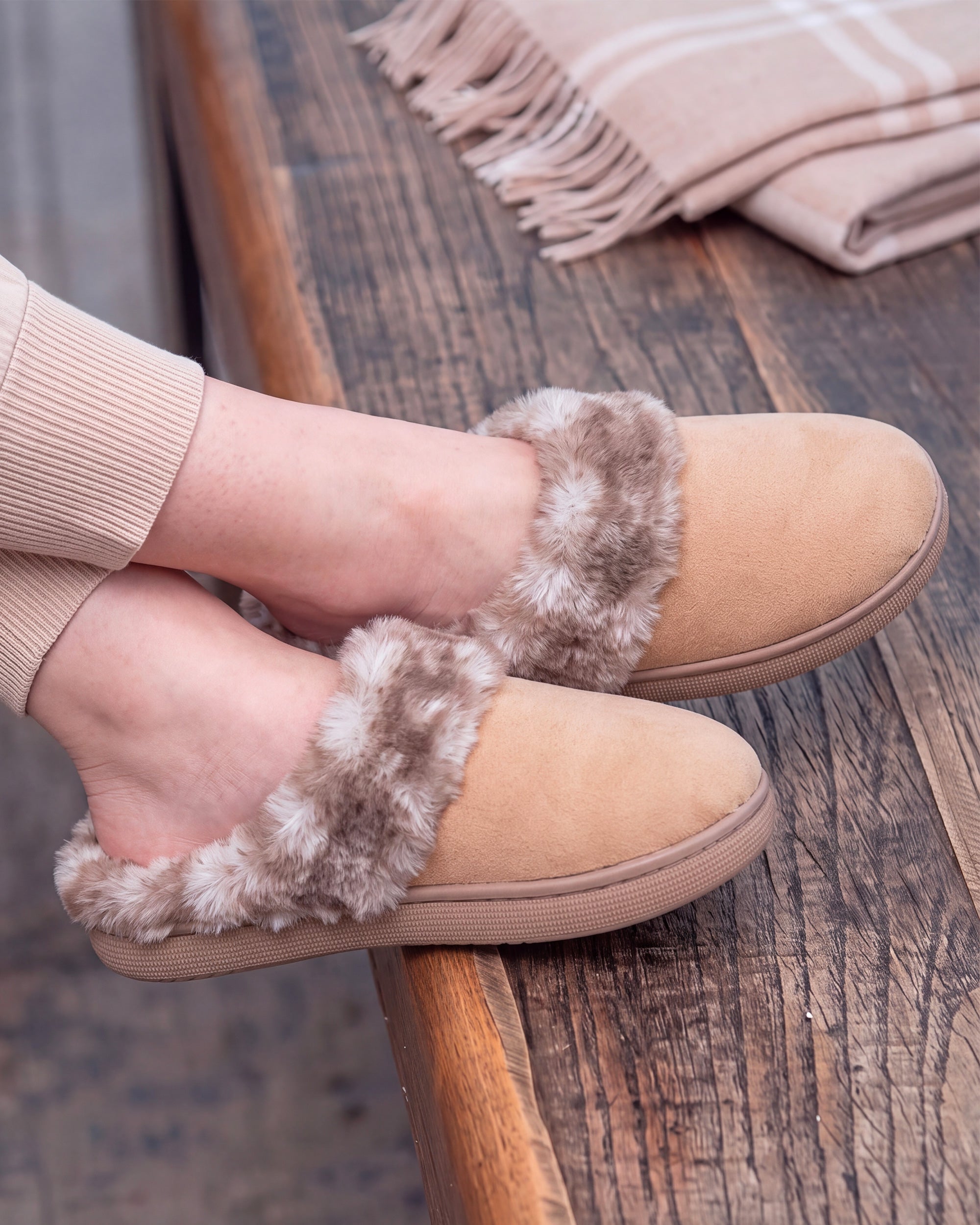 isotoner-chaussons-mules-femme-bloup-camel image 2