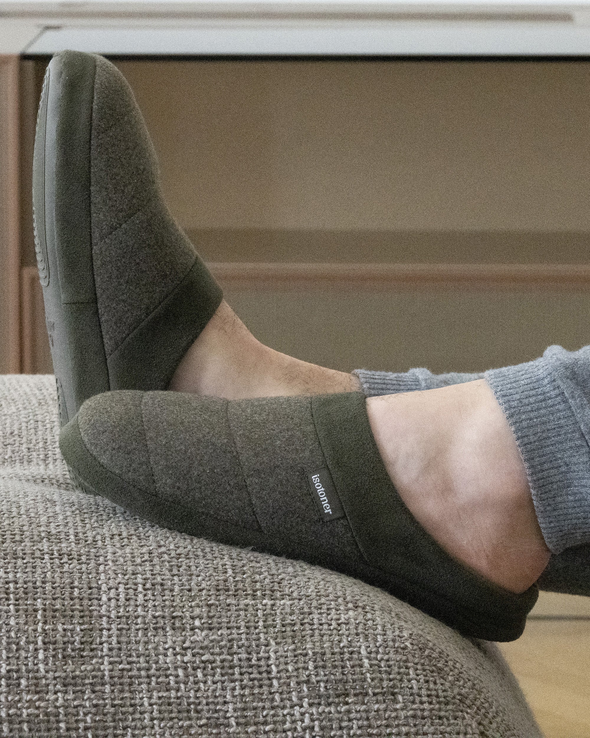 isotoner-chaussons-mules-homme-polaire-kaki-chin image 2