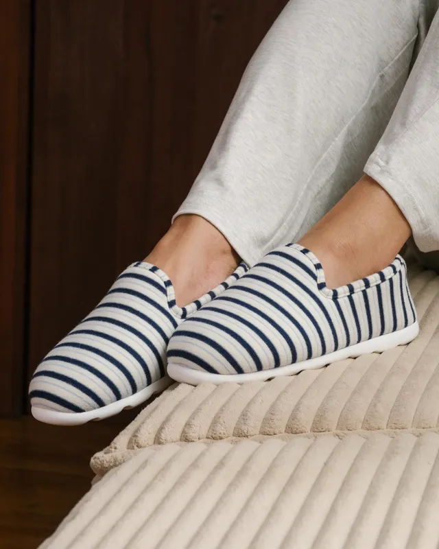isotoner-chaussons-charentaises-femme-rayures-bleues image 1