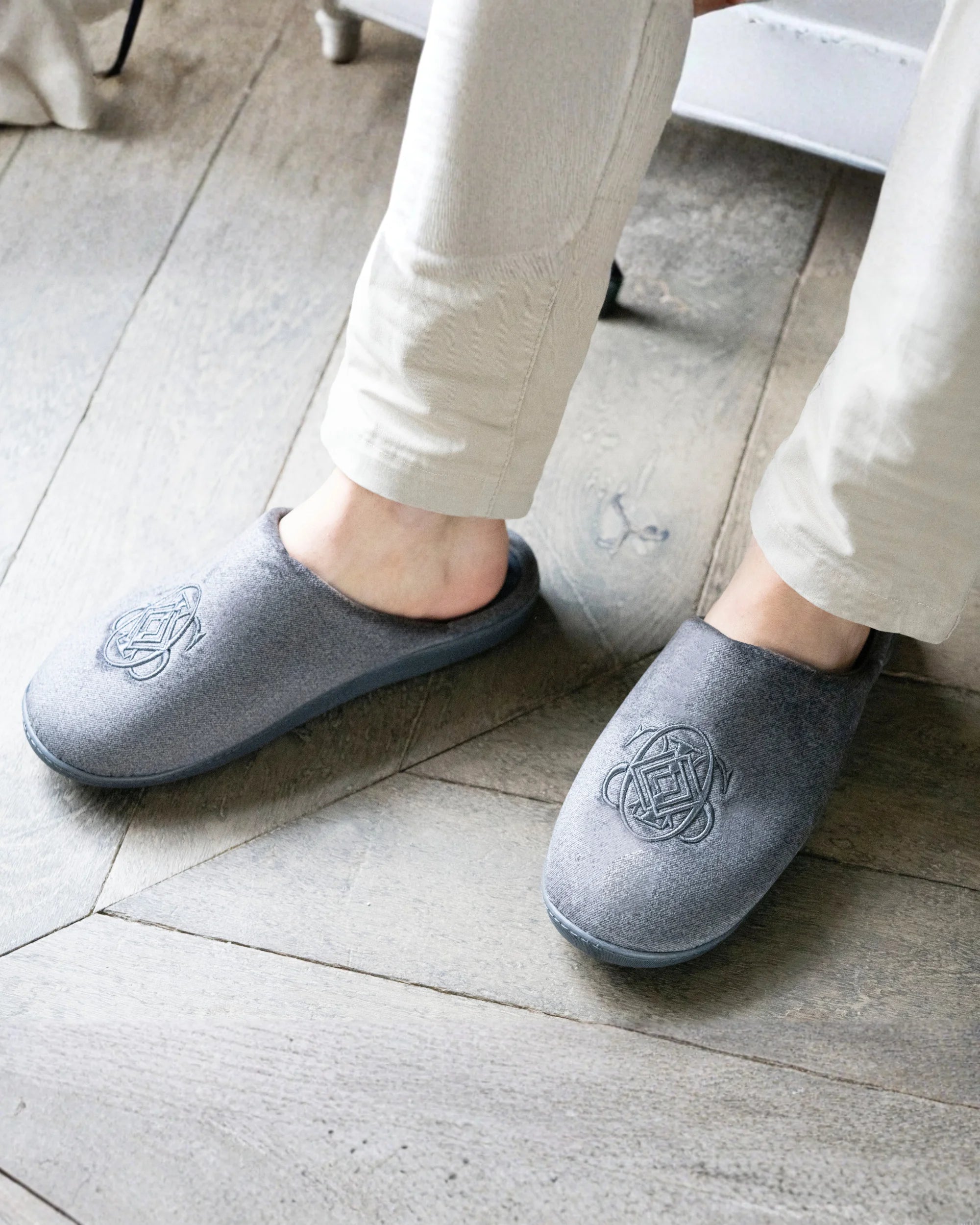 isotoner-chaussons-mules-homme-gris-chin-premium image 2