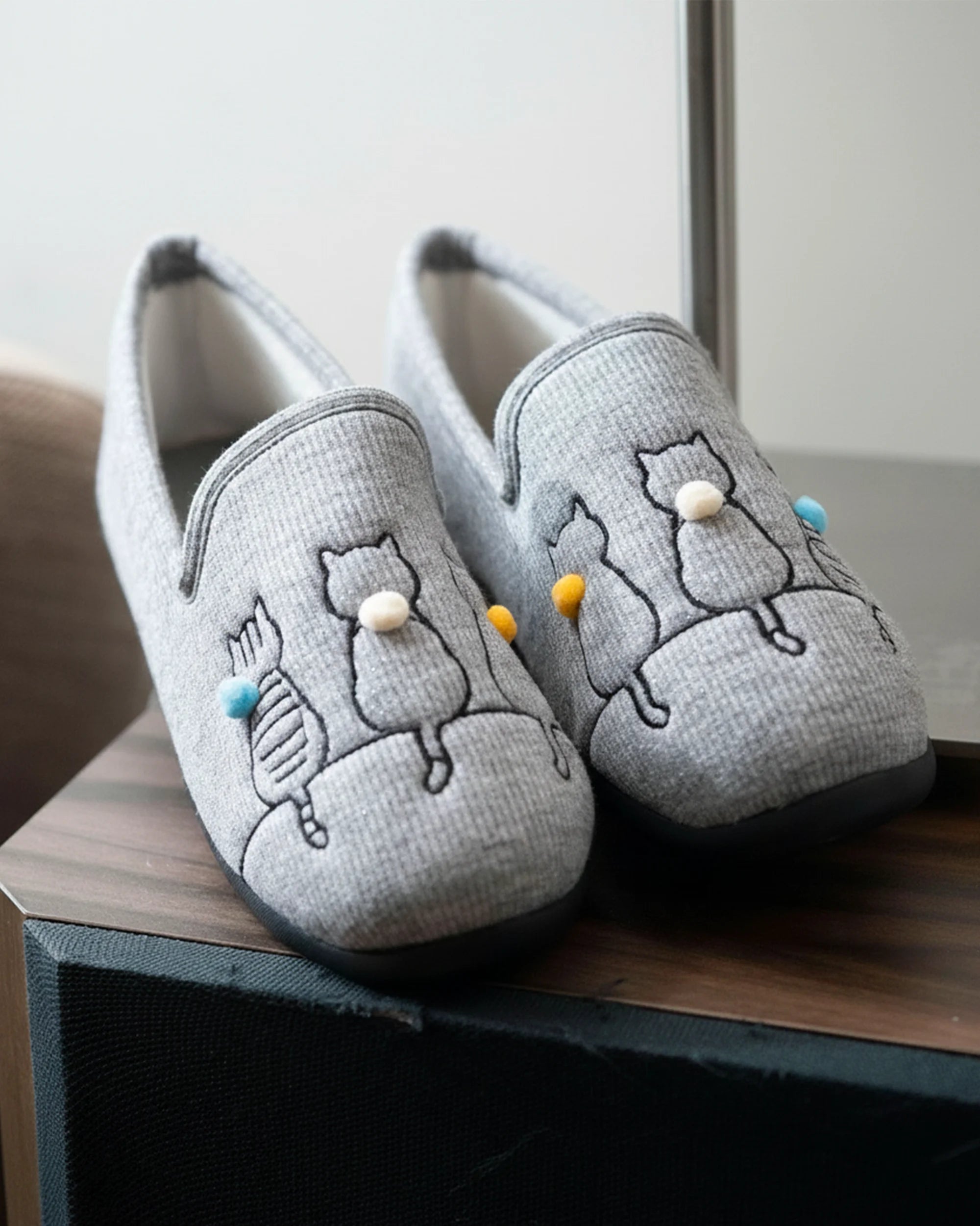 isotoner-chaussons-charentaises-femme-chat-gris-iris image 2