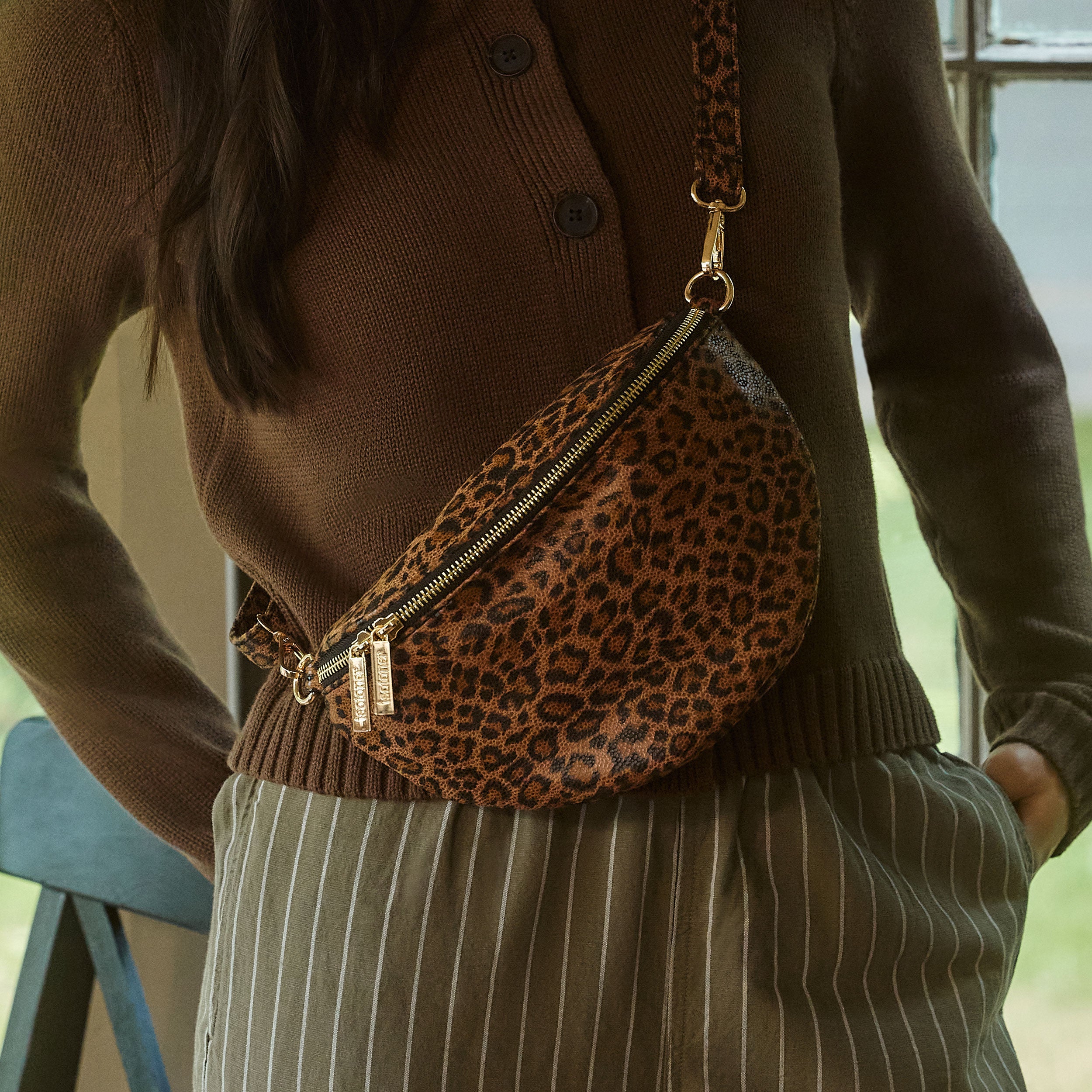 isotoner-sac-banane-femme-l-opard image 2