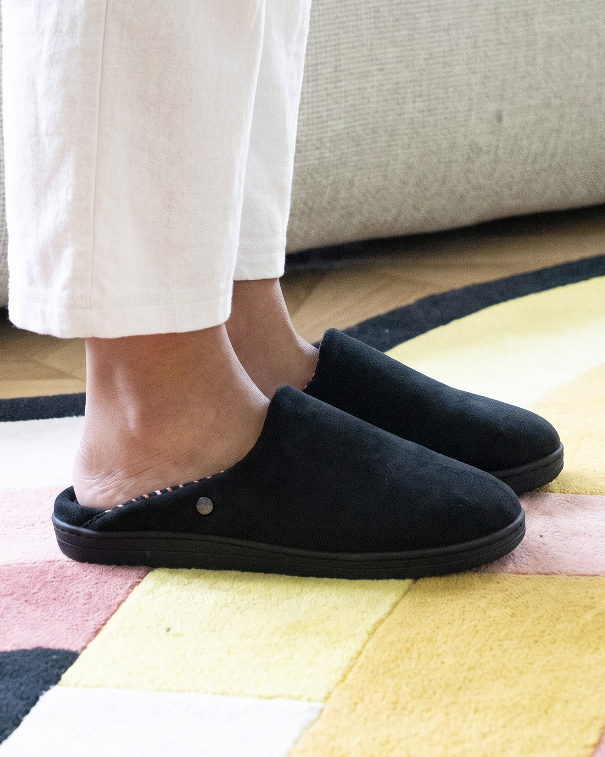 isotoner-everywear-chaussons-mules-femme-noir-rayures-m-moire image 2